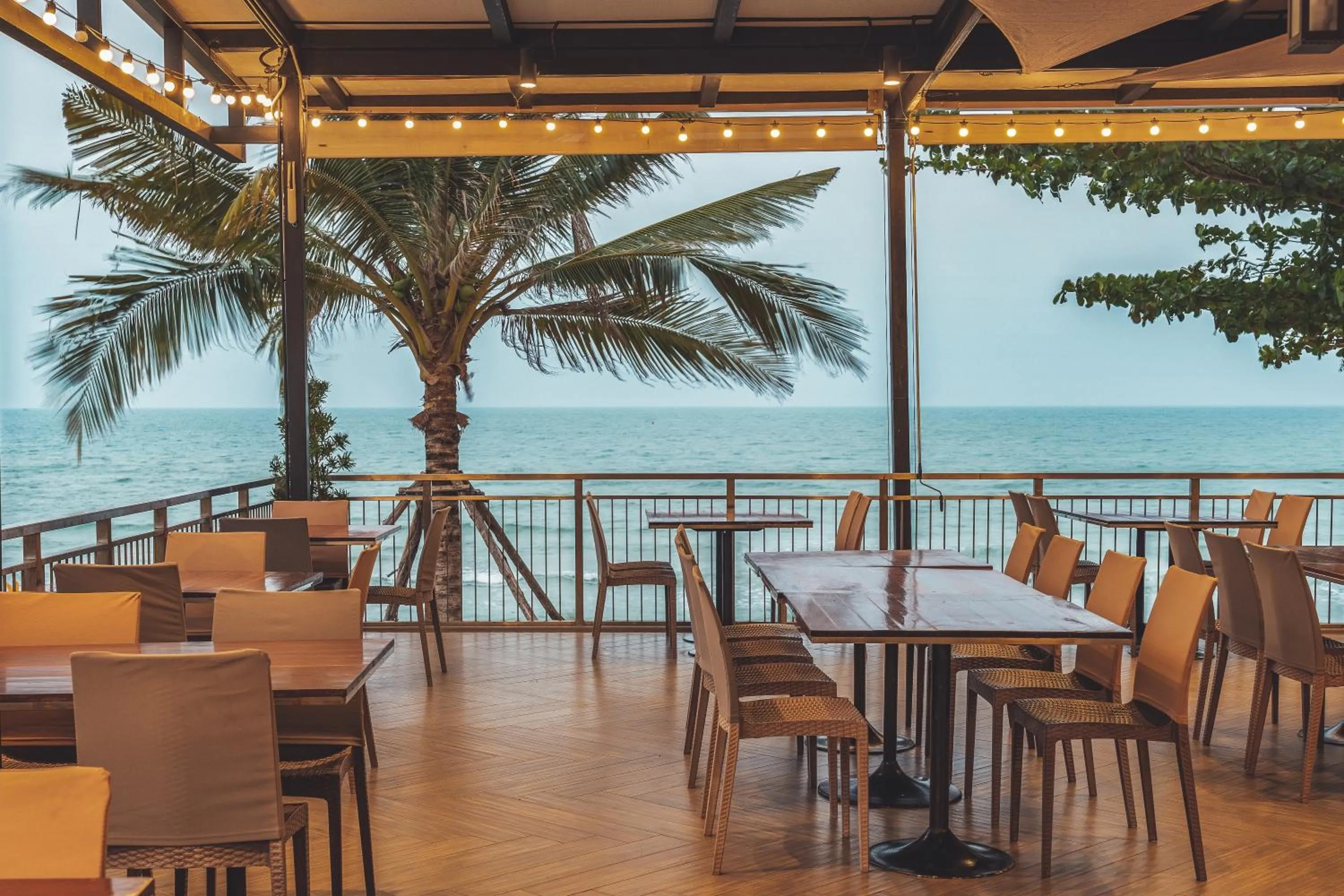 Restaurant/places to eat in Sand Dunes Chaolao Beach Resort
