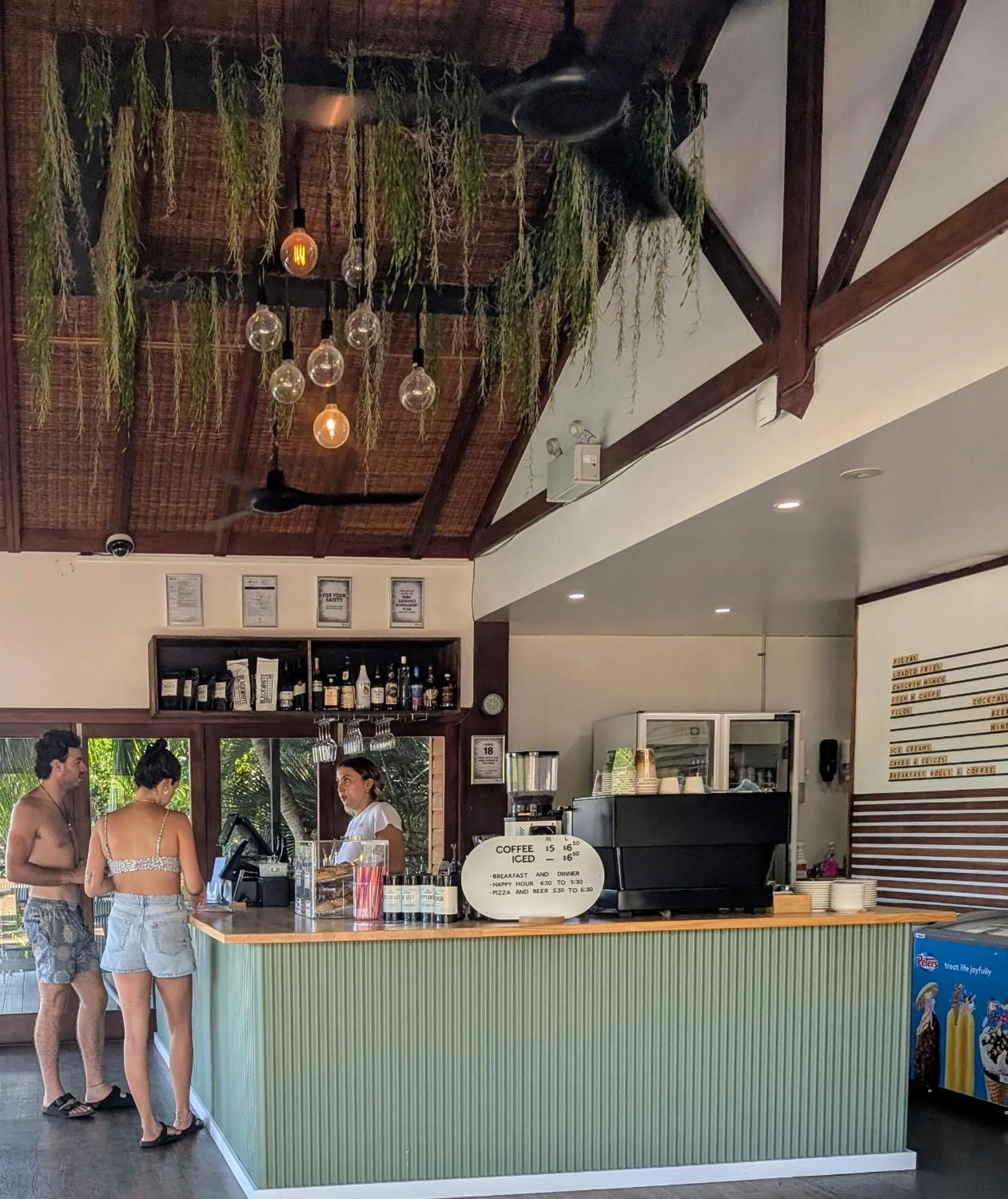 Lounge or bar in NRMA Airlie Beach Holiday Park