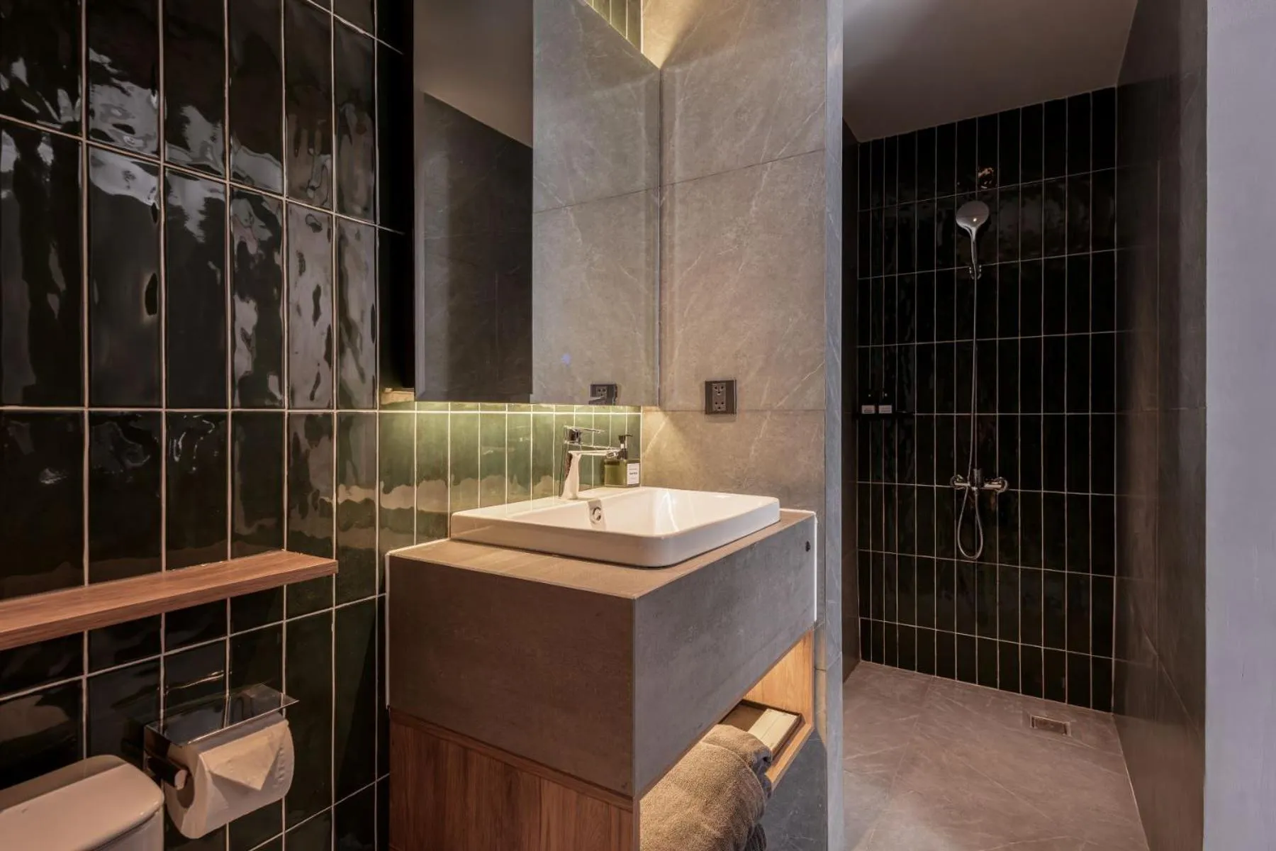 Shower in Express by M Village Võ Văn Kiệt