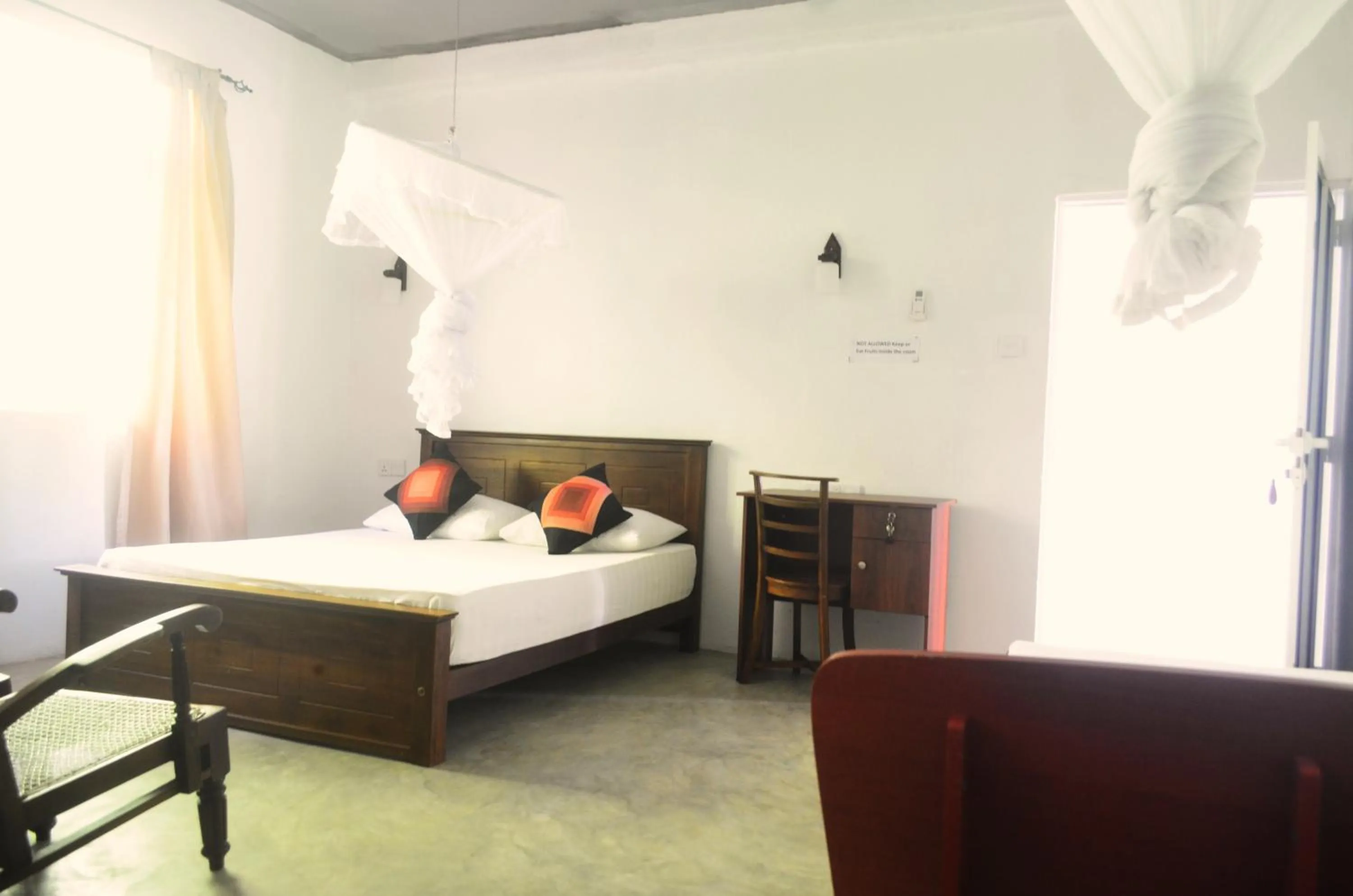 Bed in Holiday Inn Unawatuna