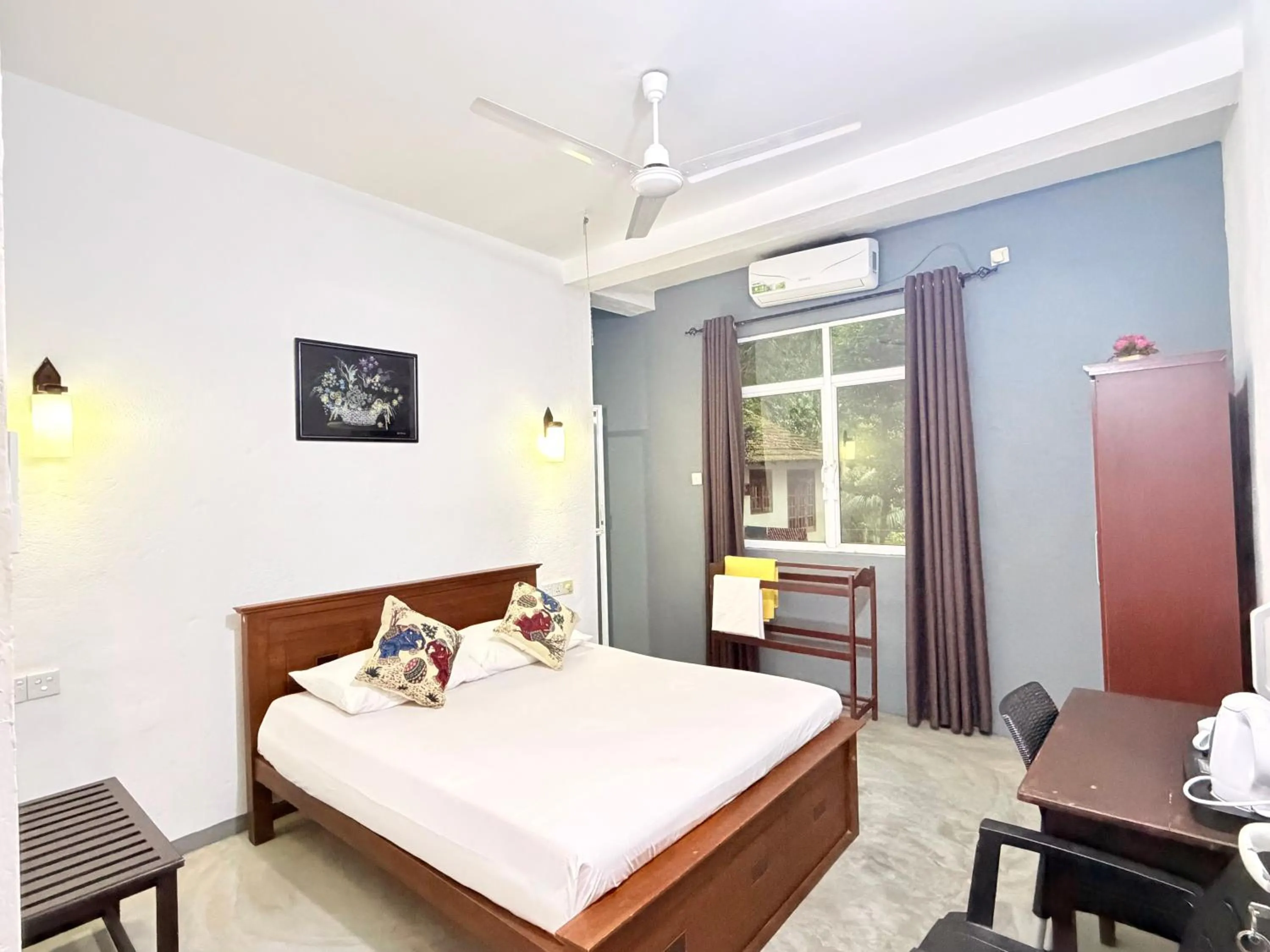 Bed in Holiday Inn Unawatuna