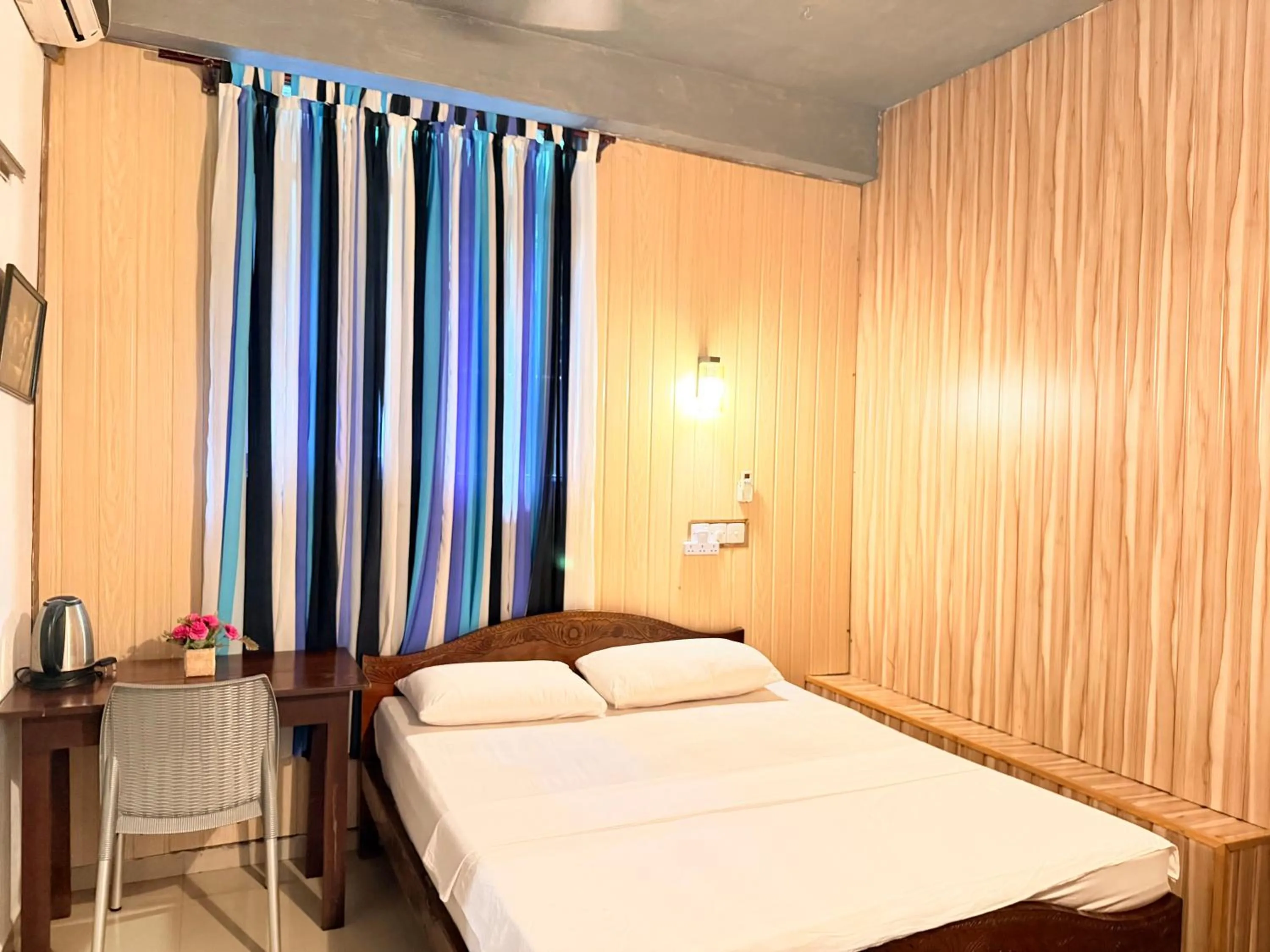 Bed in Holiday Inn Unawatuna