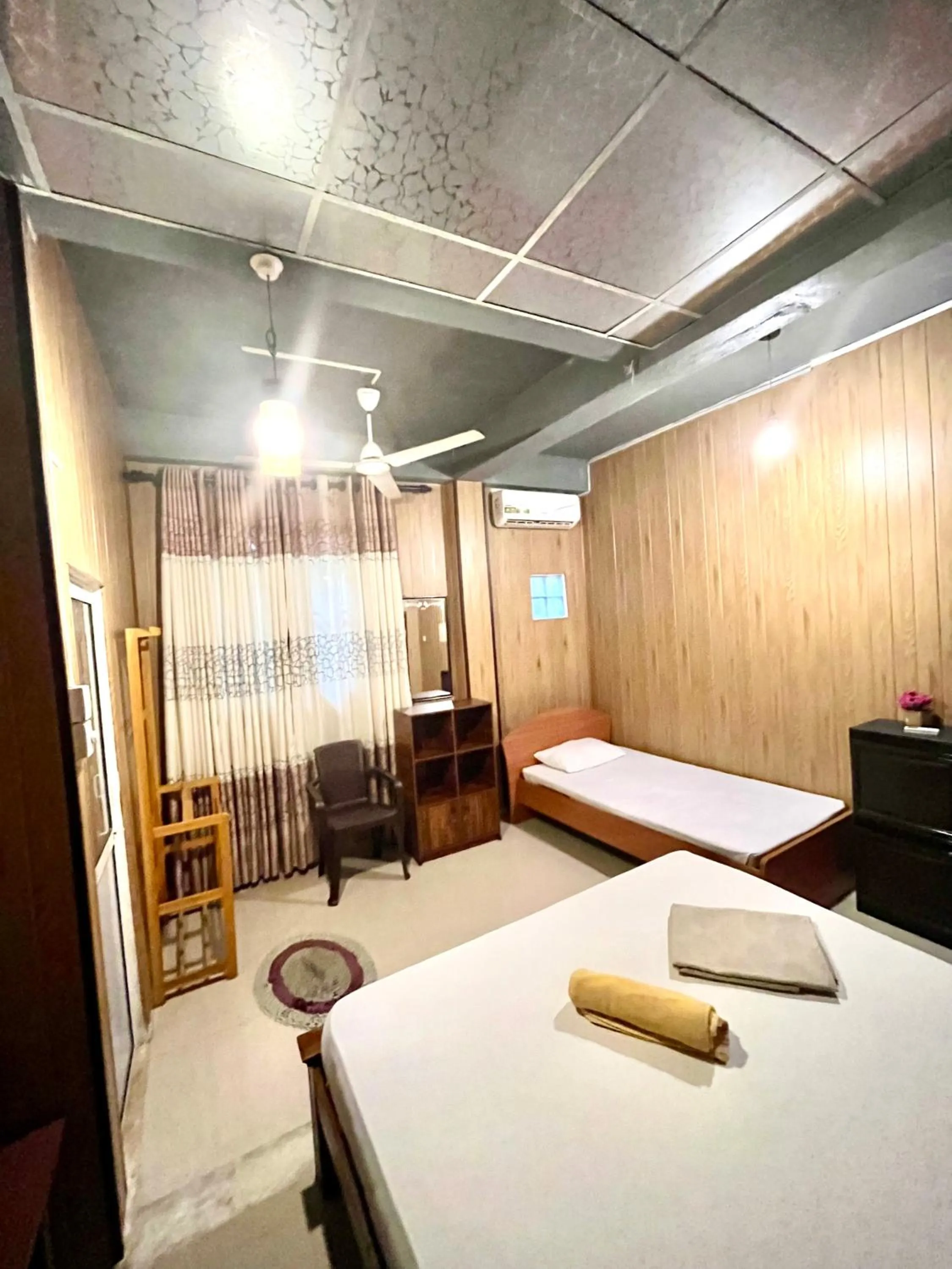 Bed in Holiday Inn Unawatuna