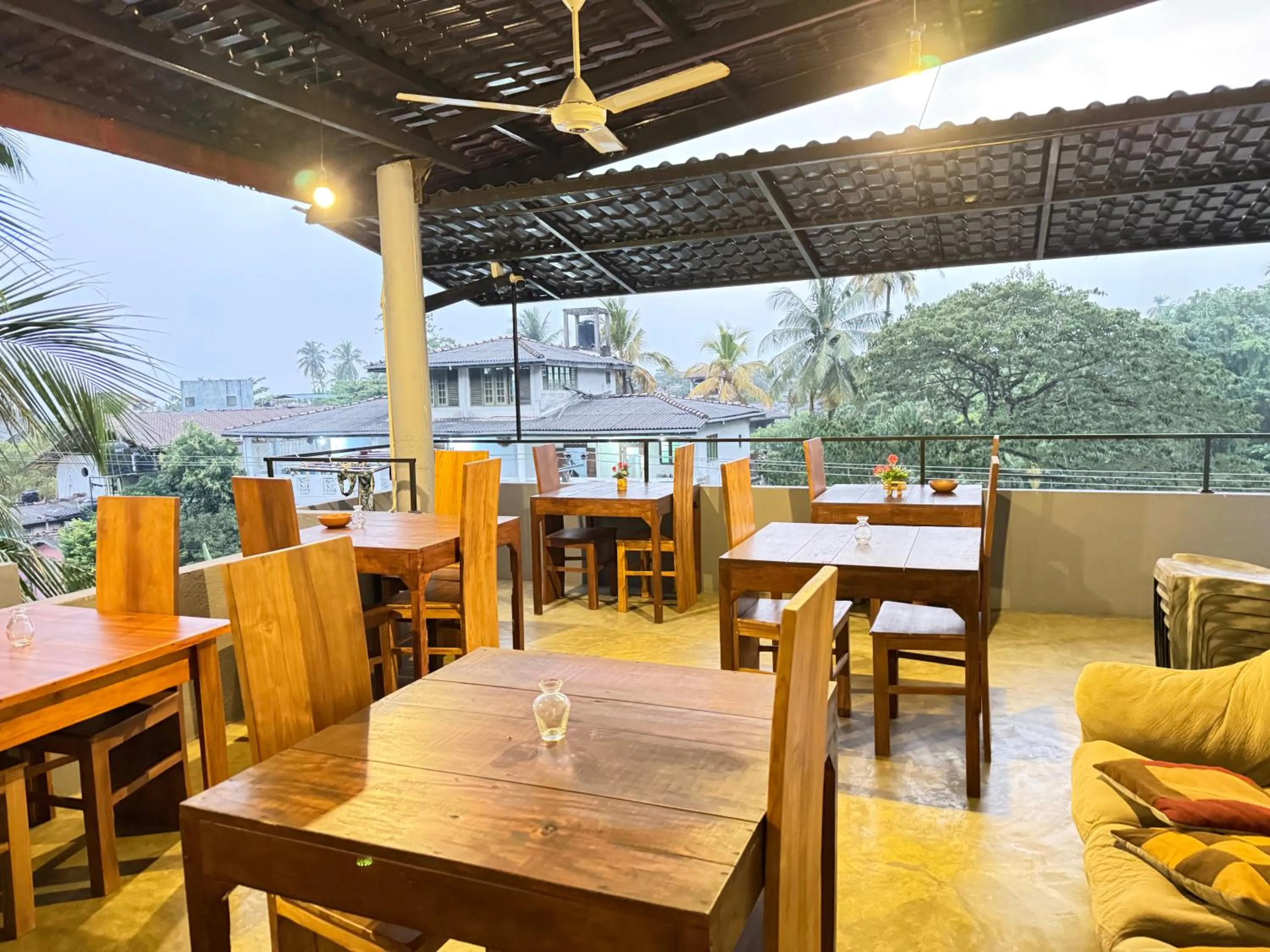 Restaurant/places to eat in Holiday Inn Unawatuna