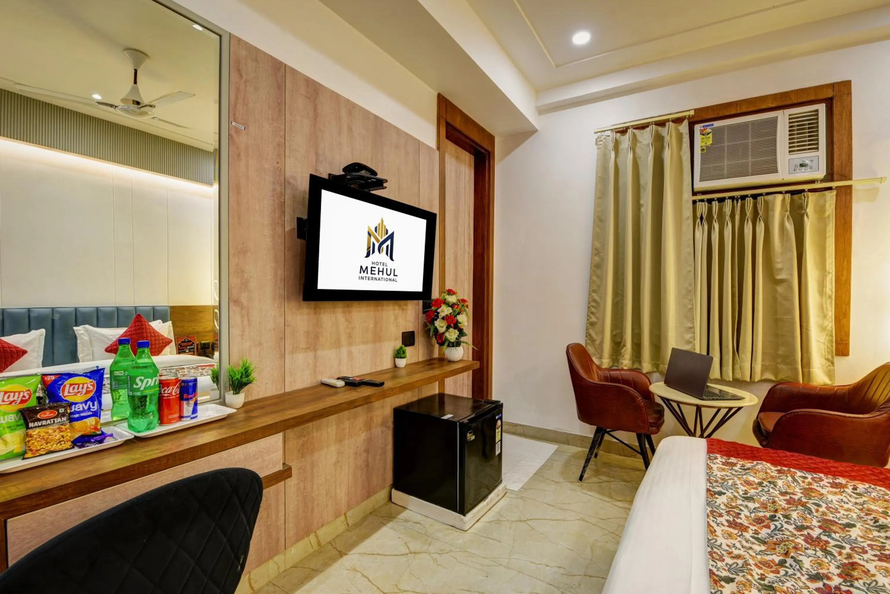 Communal lounge/ TV room in Hotel Mehul International -Near New Delhi Railway Station, Paharganj & Connaught Place
