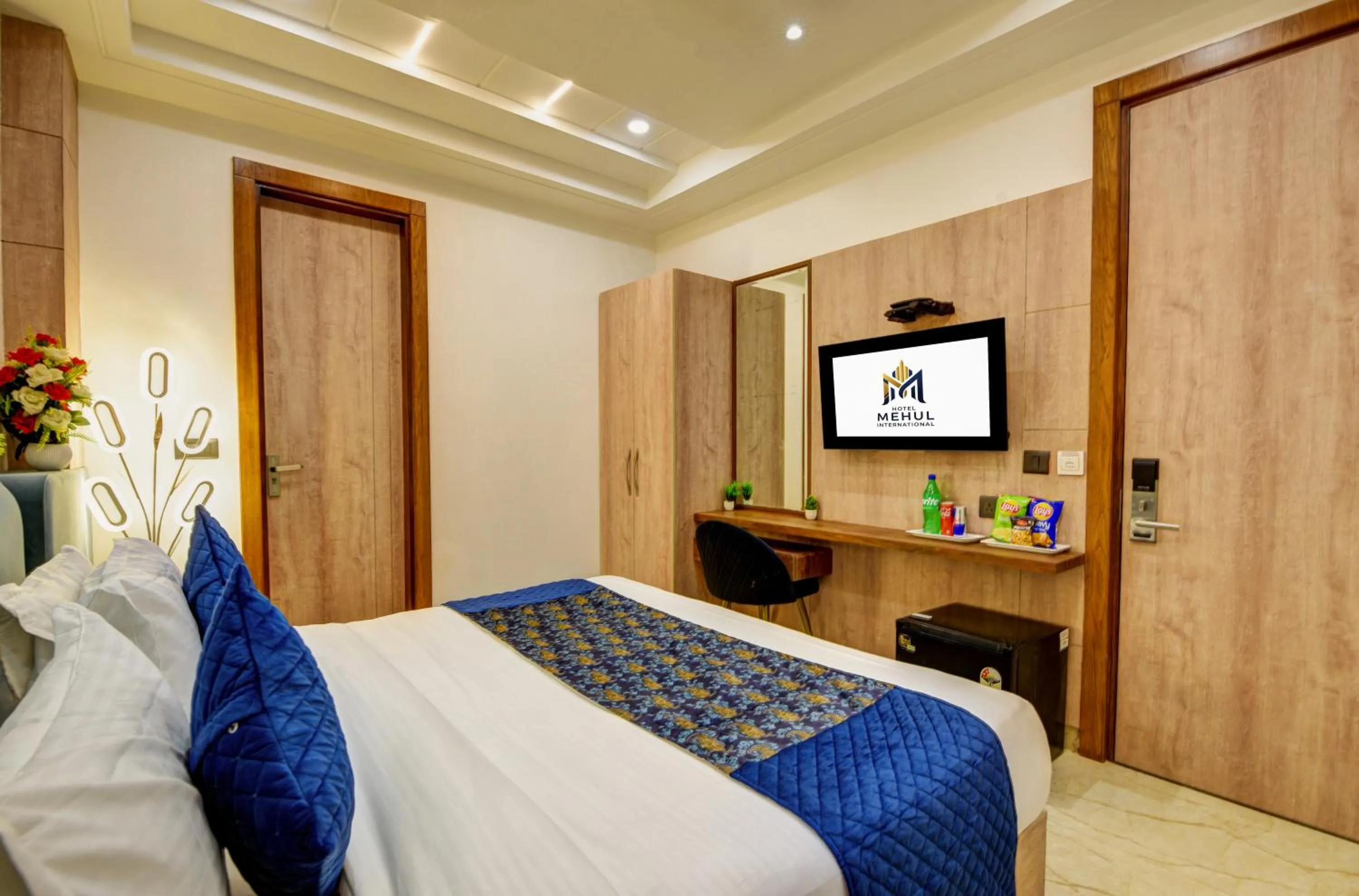 Communal lounge/ TV room, Bed in Hotel Mehul International -Near New Delhi Railway Station, Paharganj & Connaught Place