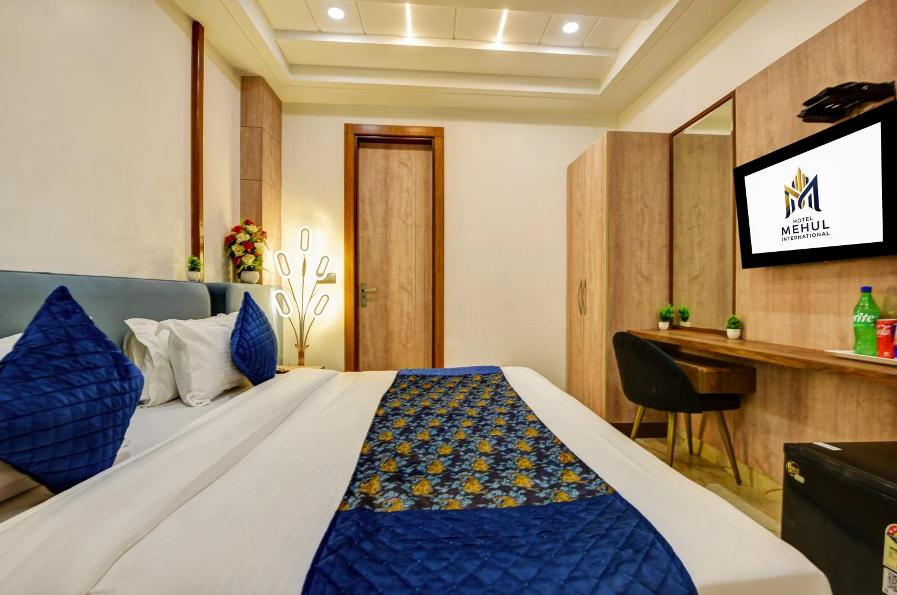 Communal lounge/ TV room, Bed in Hotel Mehul International -Near New Delhi Railway Station, Paharganj & Connaught Place