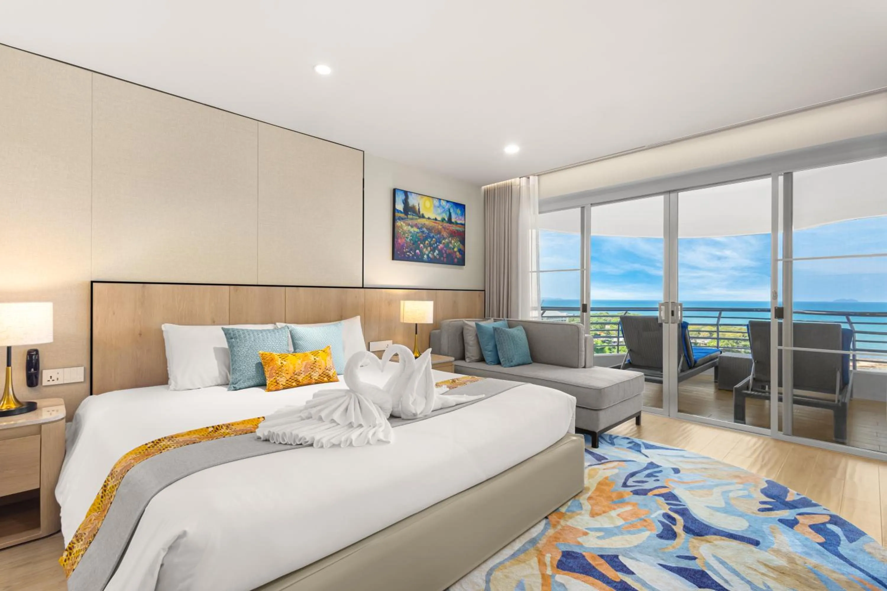 Bedroom, Bed in Royal Cliff Grand Hotel Pattaya