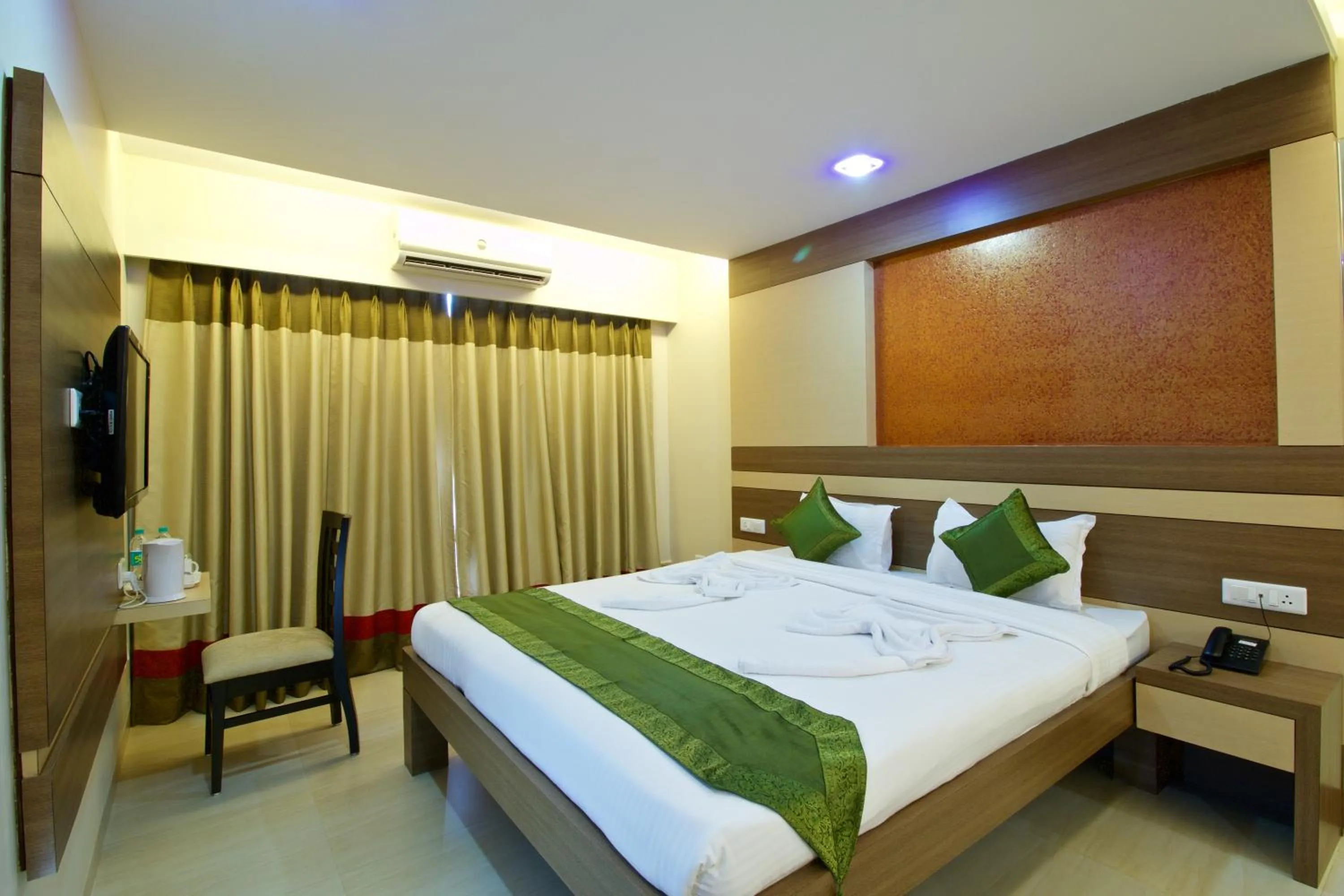 Superior King Room in Turtle Beach Resort - Morjim