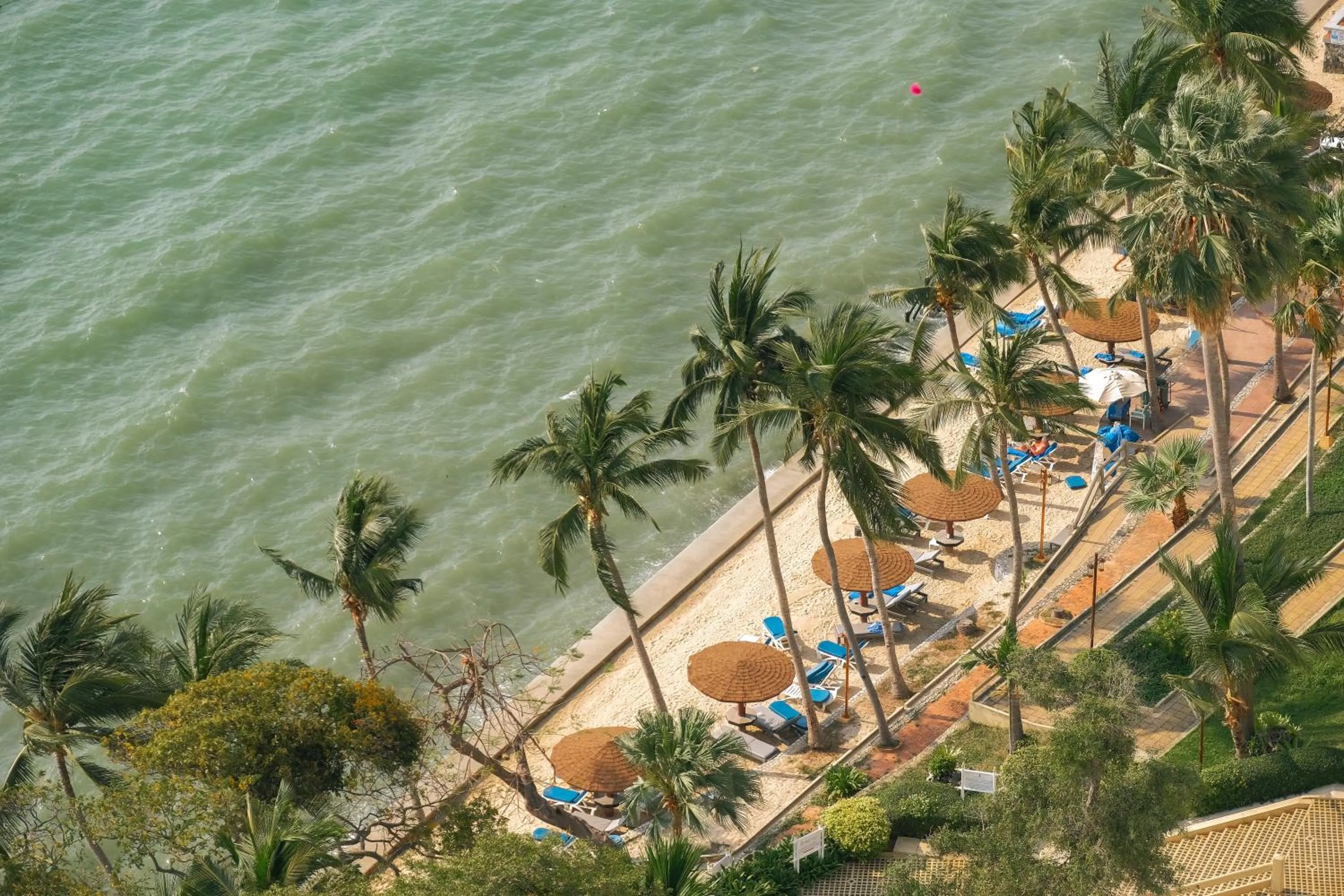 Beach in Royal Cliff Beach Terrace Pattaya