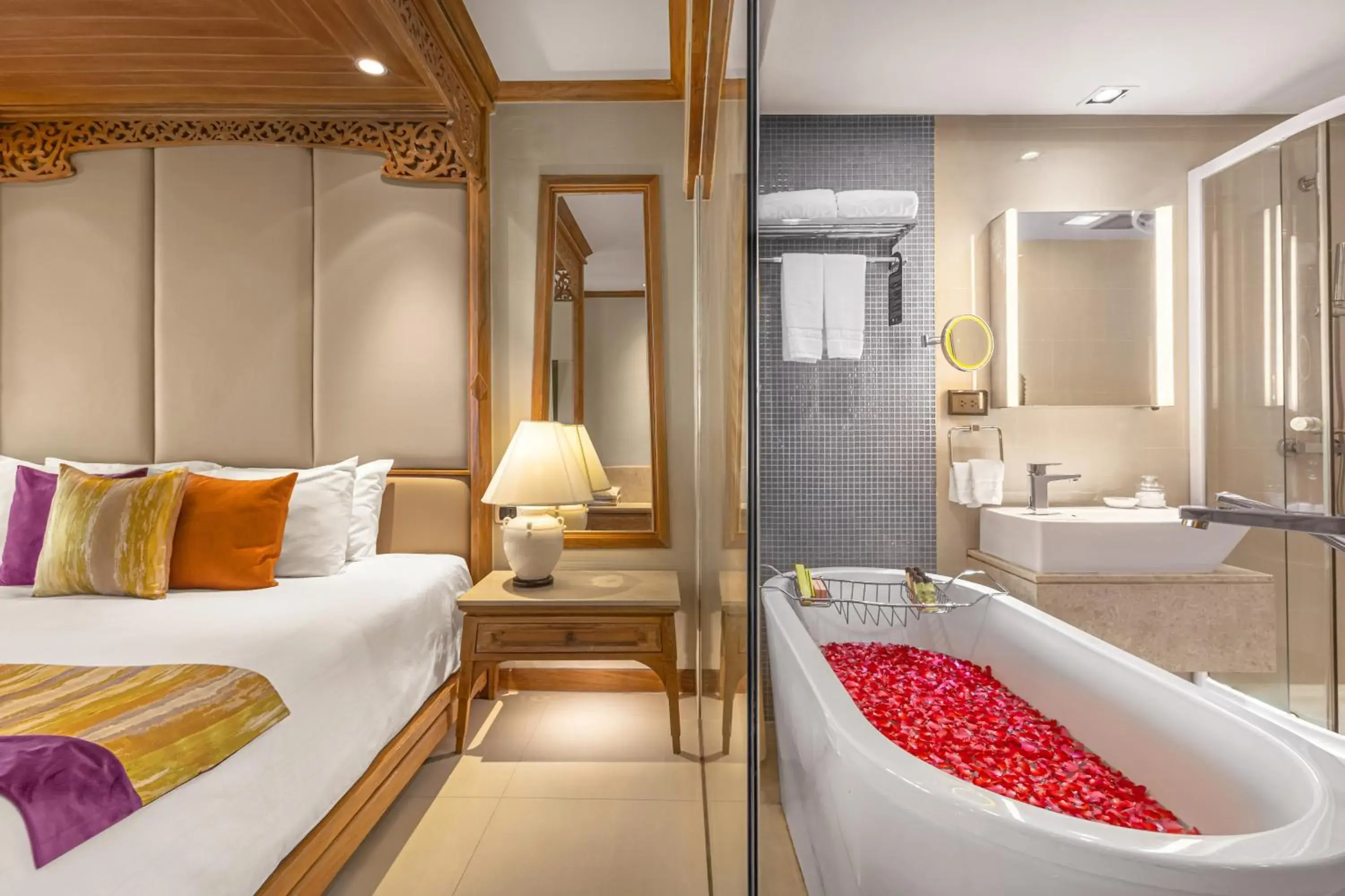 Honeymoon Deluxe in Royal Cliff Beach Terrace Pattaya Honeymoon Deluxe in Royal Cliff Beach Terrace Pattaya