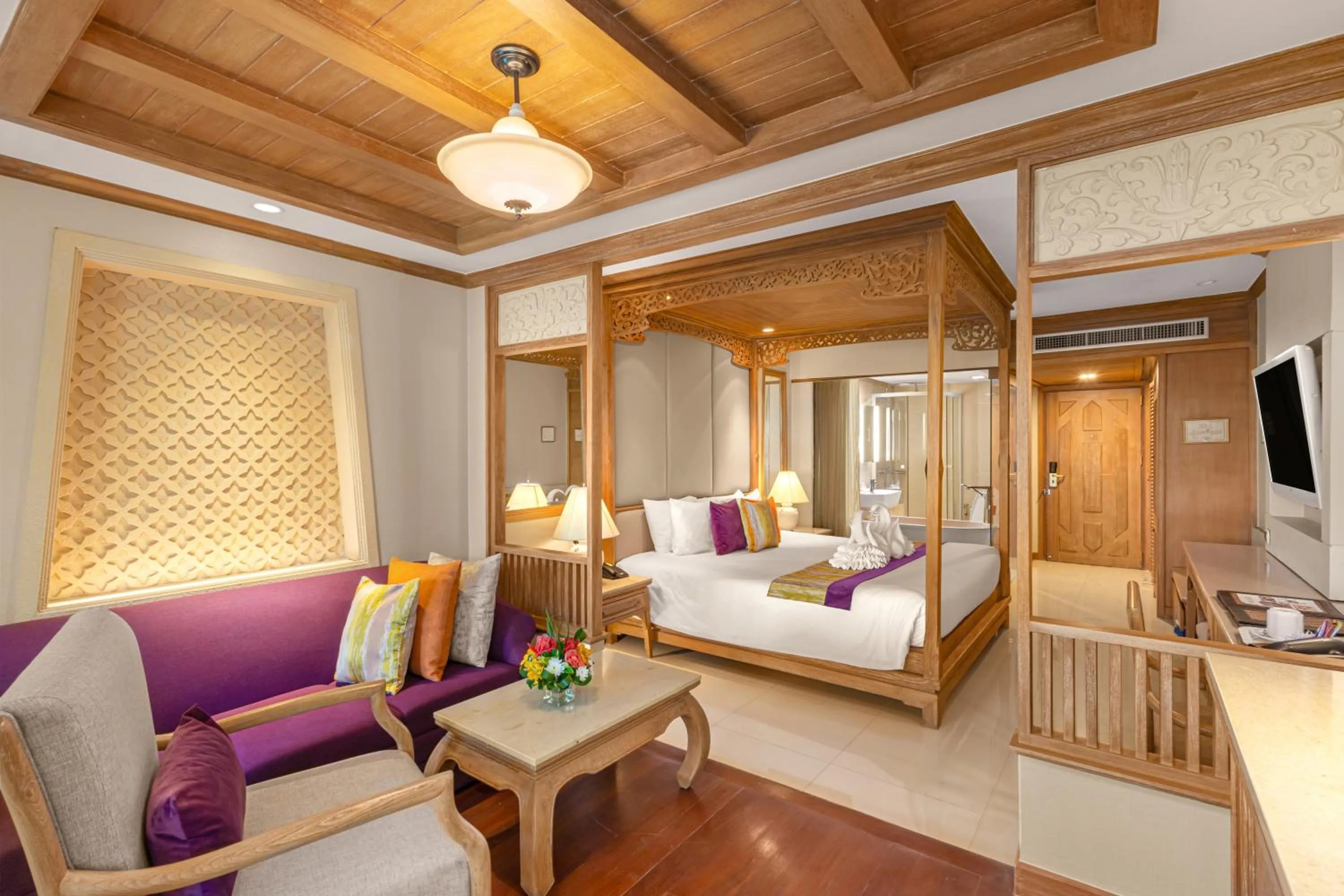 TV and multimedia, Bed in Royal Cliff Beach Terrace Pattaya