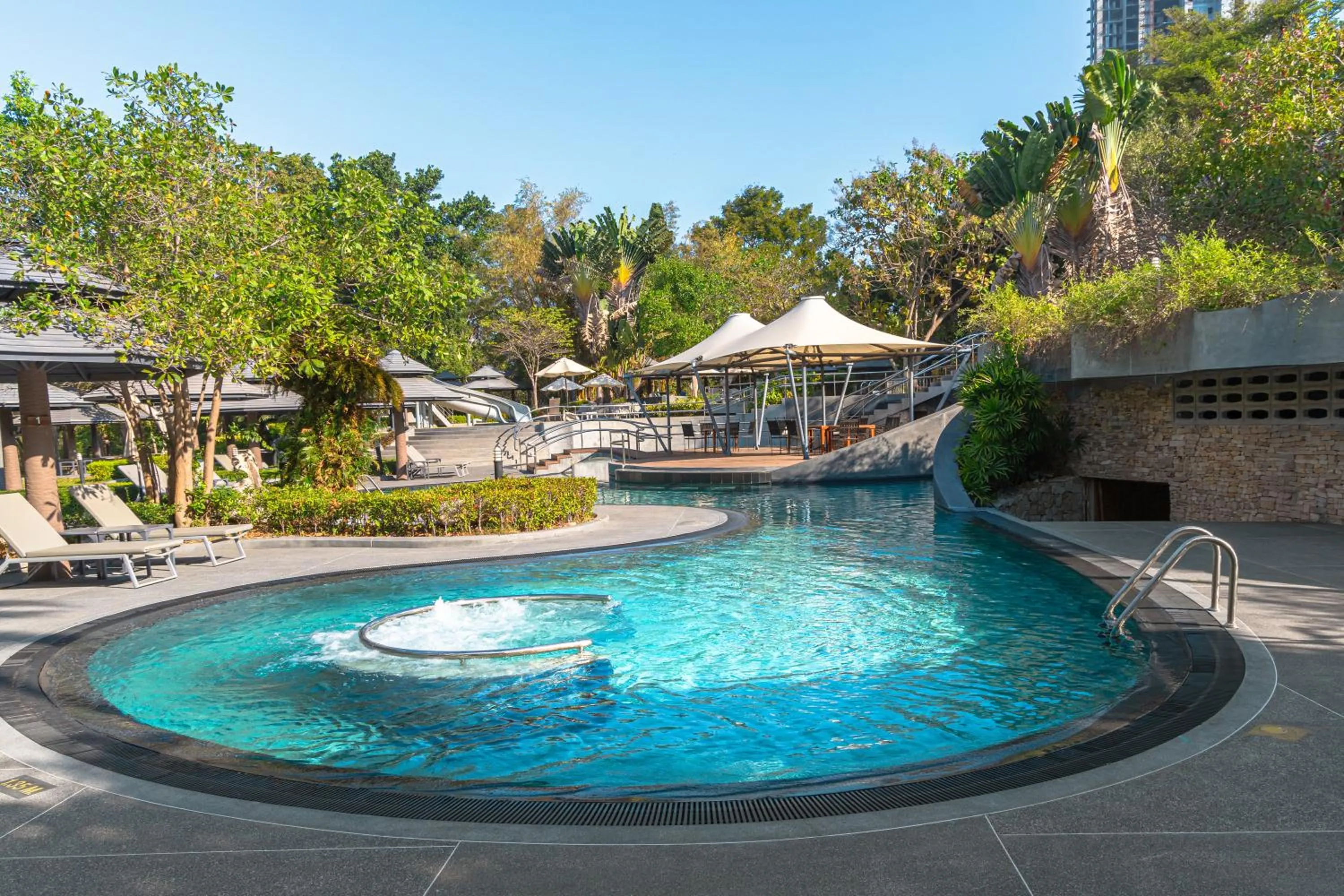 Garden view in Royal Cliff Beach Terrace Pattaya