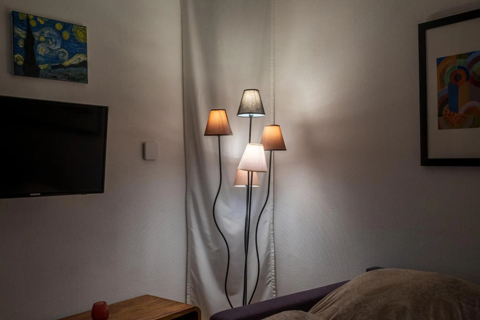 Living room, Bed in Apartment Hannover Top Citylage