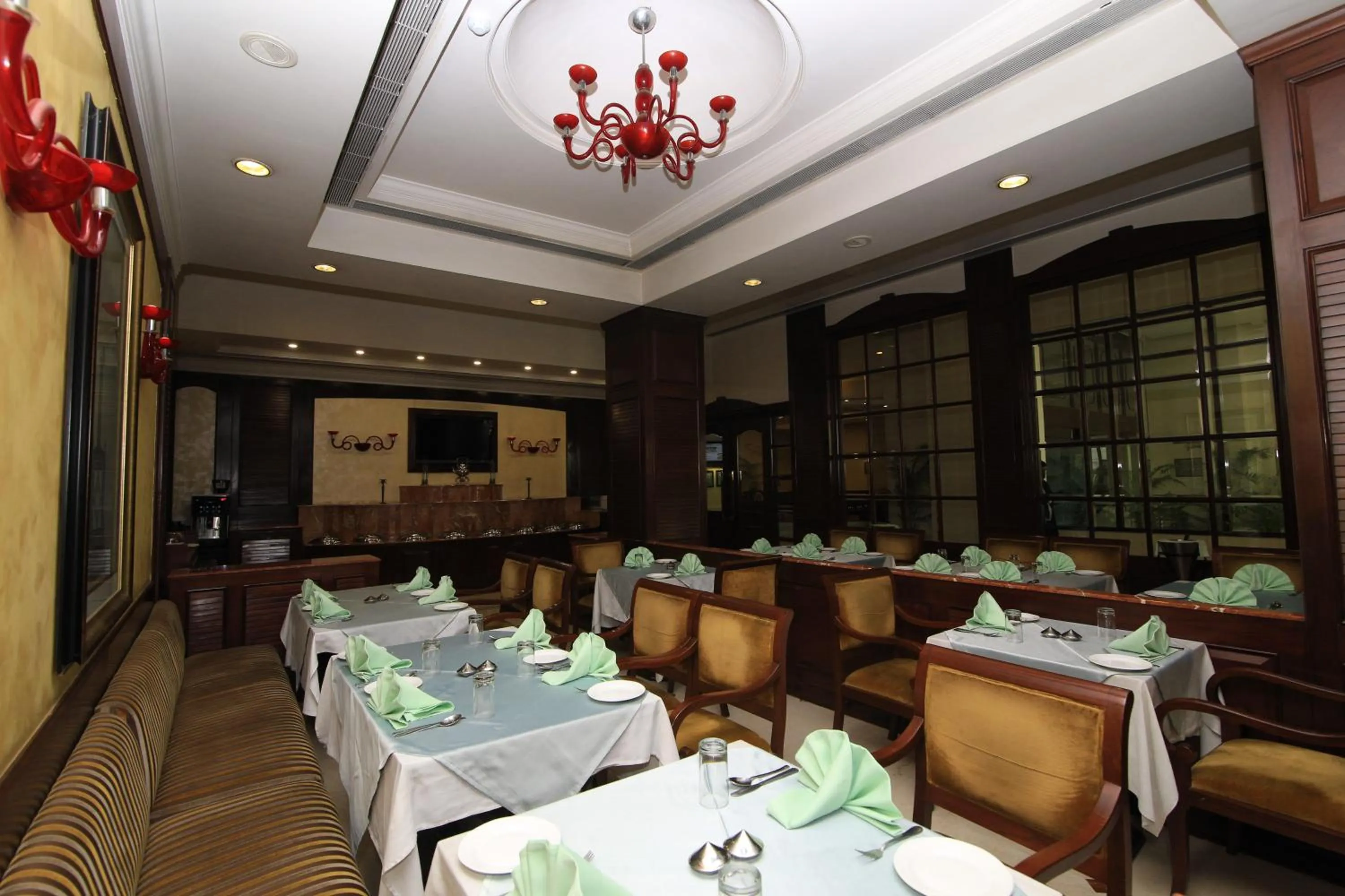 Restaurant/places to eat in Hotel Dynasty