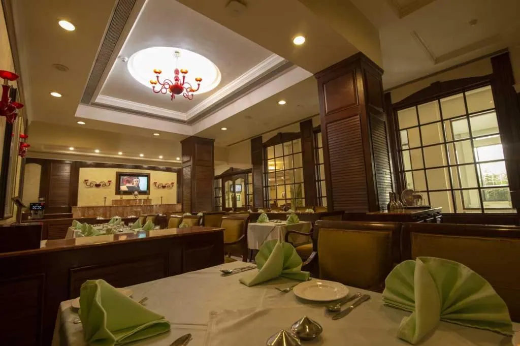 Restaurant/places to eat in Hotel Dynasty