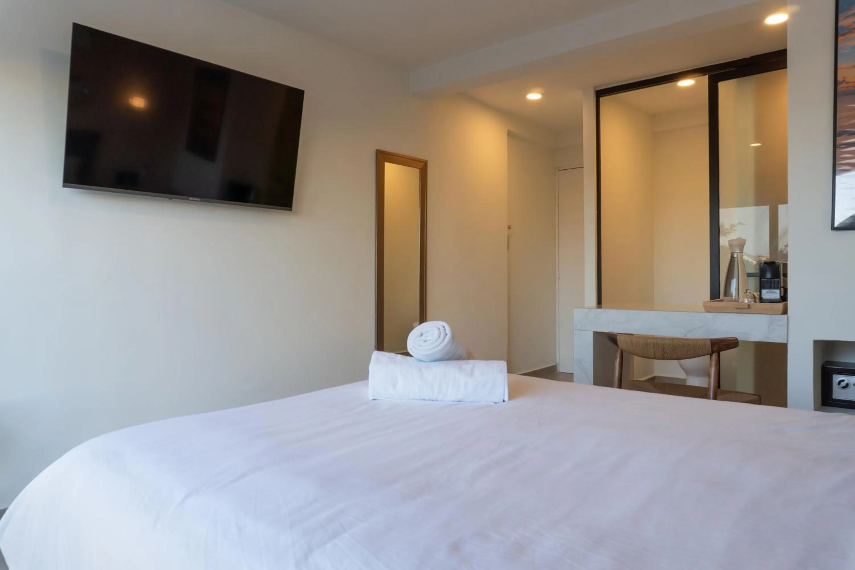 Bedroom, Bed in Colmena Hotel Los Cabos Marina