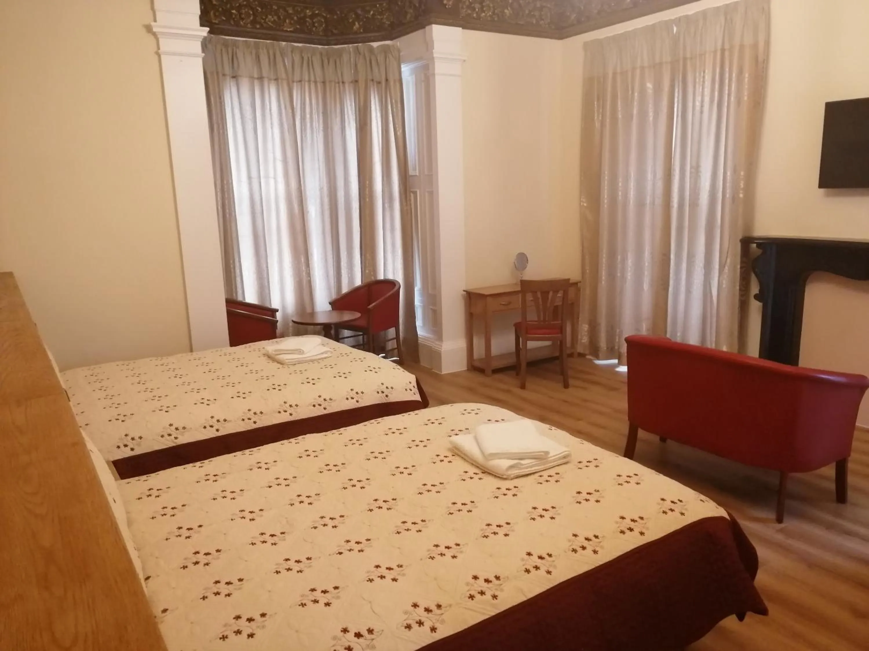 Bedroom, Bed in Cumberland Hotel