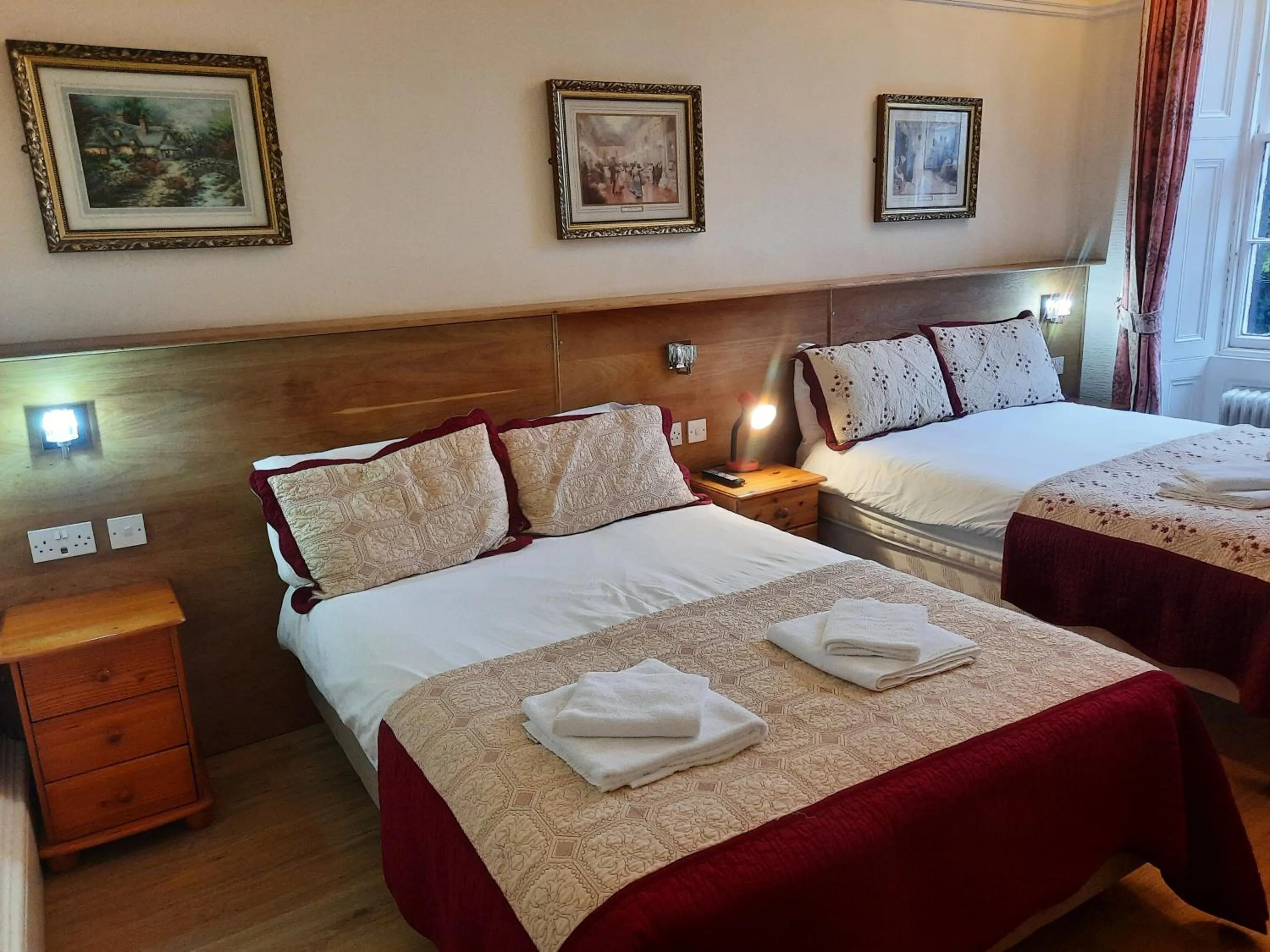 Bedroom, Bed in Cumberland Hotel