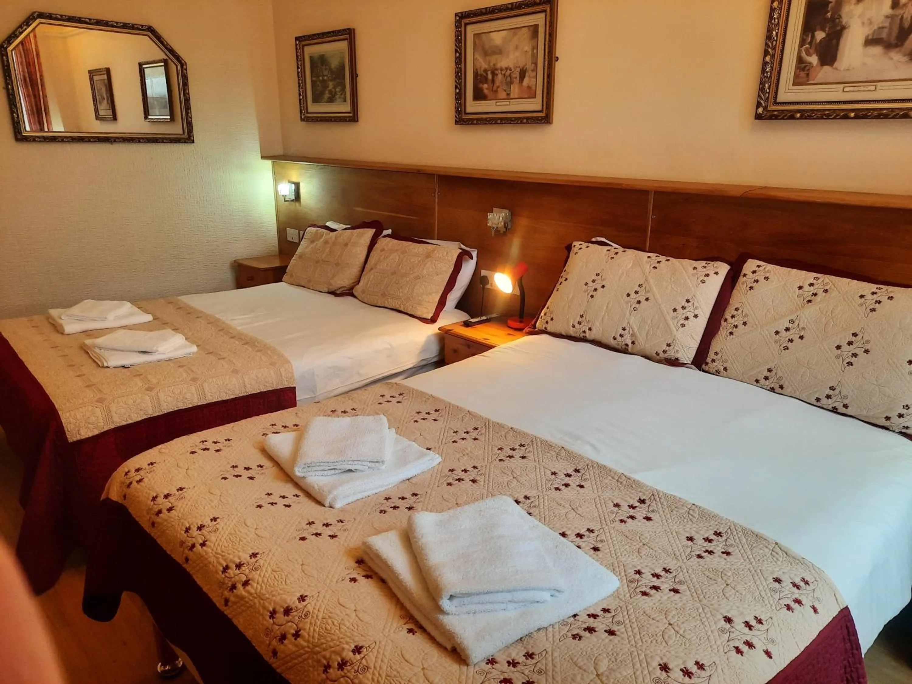 Bedroom, Bed in Cumberland Hotel