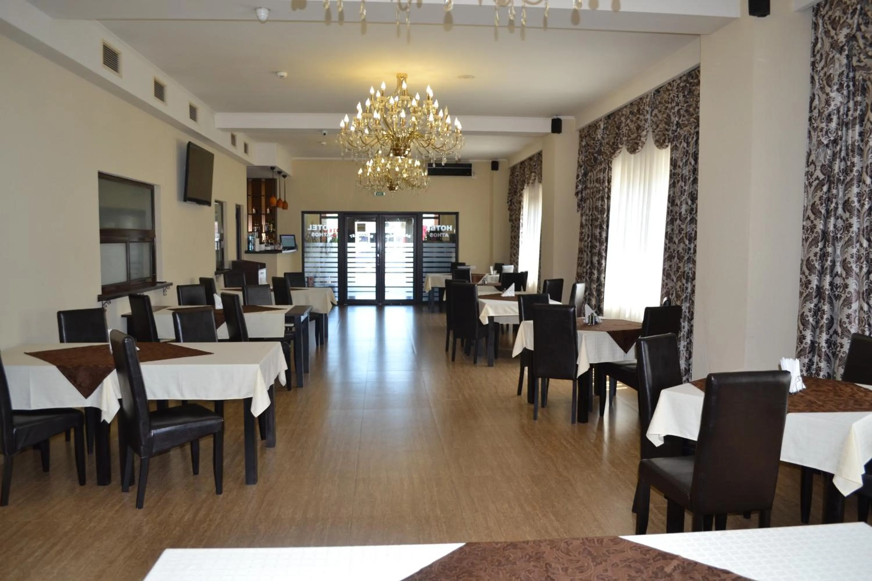 Restaurant/places to eat in Hotel Athos