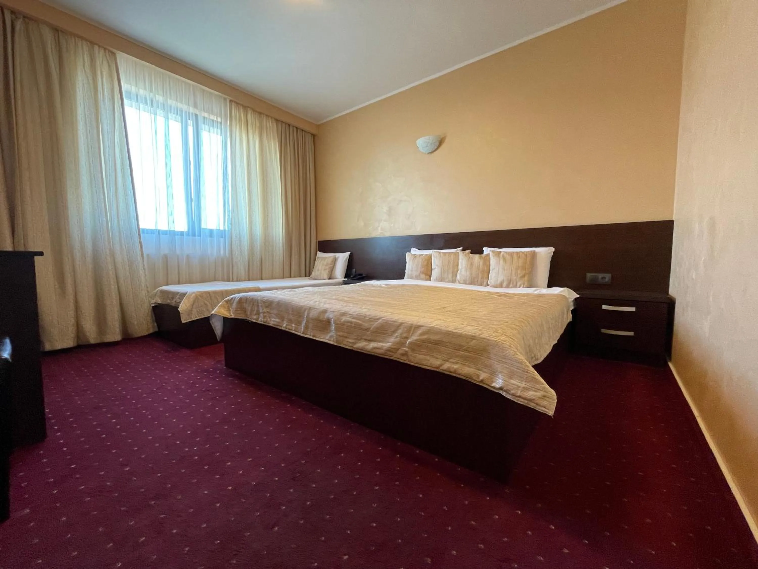 Shower, Bed in Hotel Athos