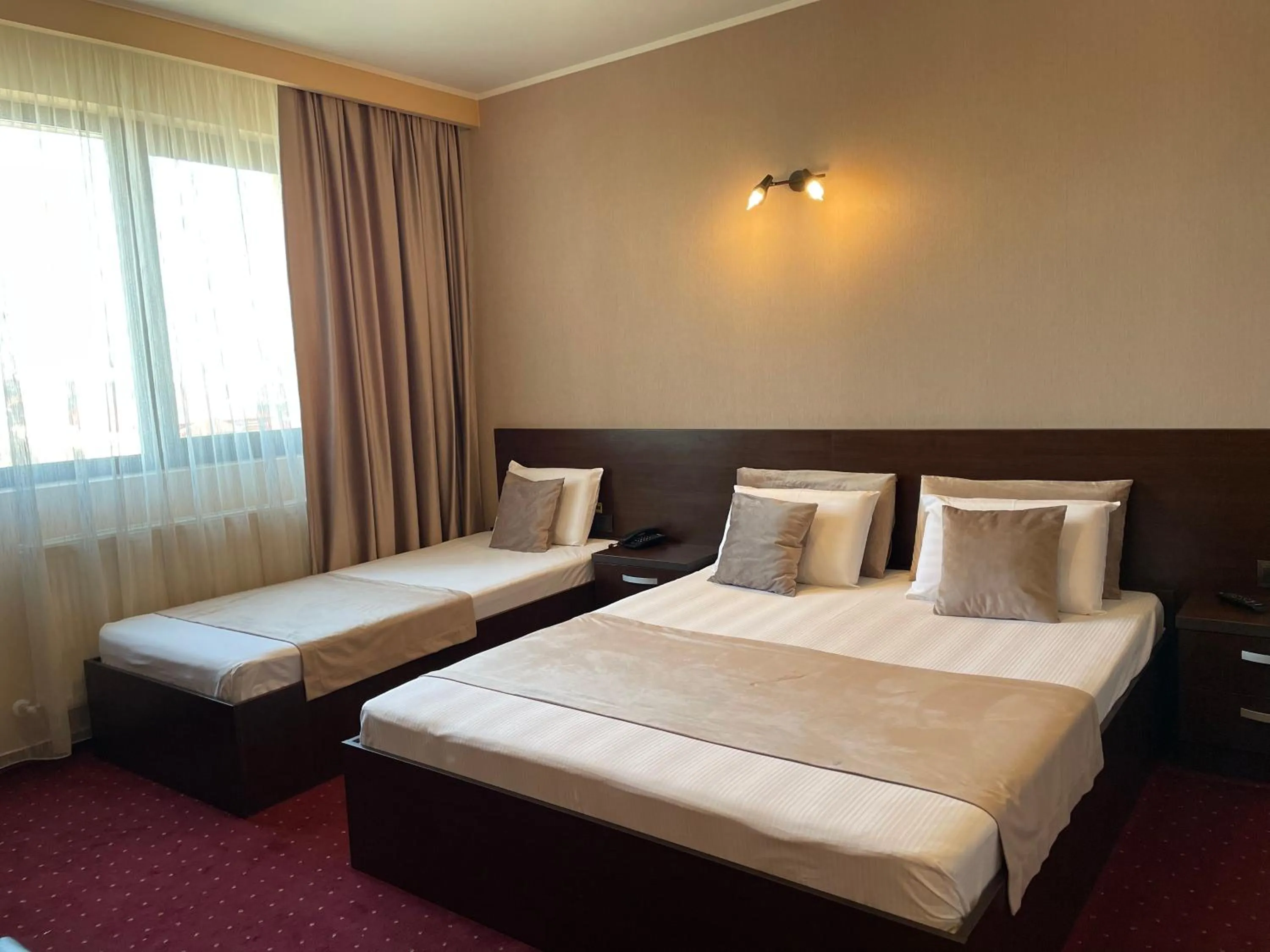 Shower, Bed in Hotel Athos