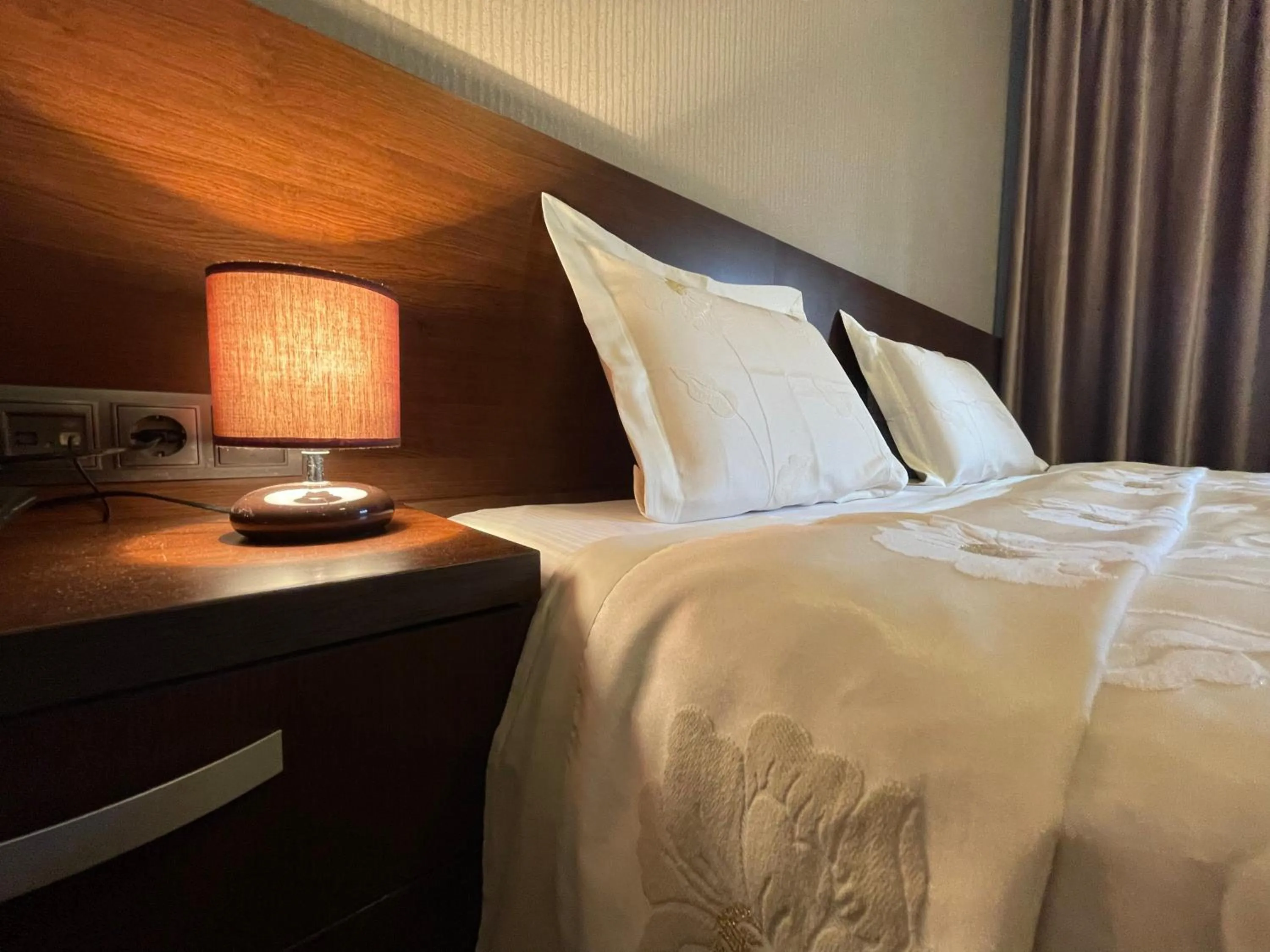 Toilet, Bed in Hotel Athos