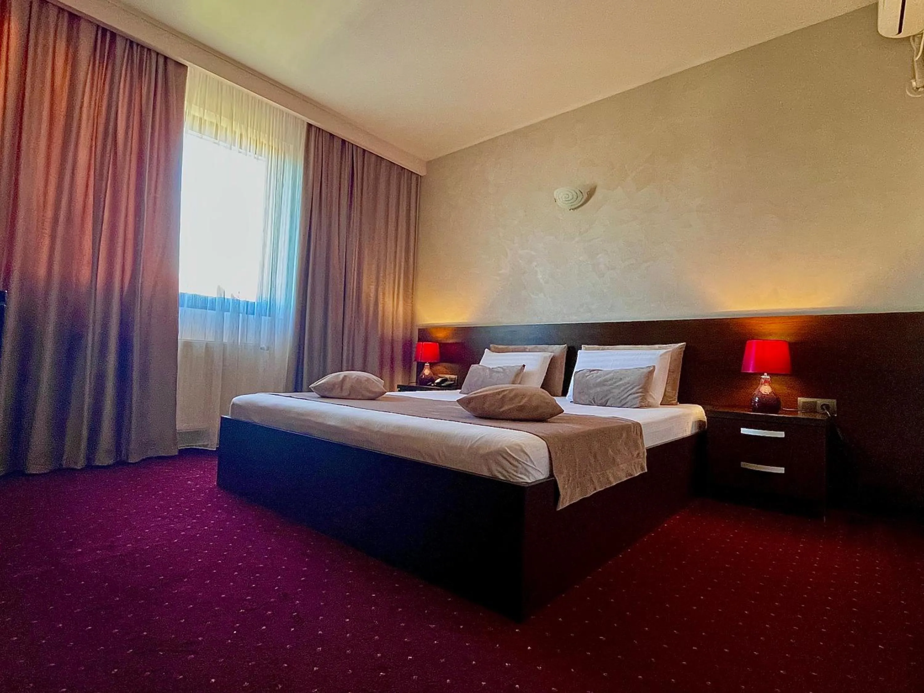 Shower, Bed in Hotel Athos