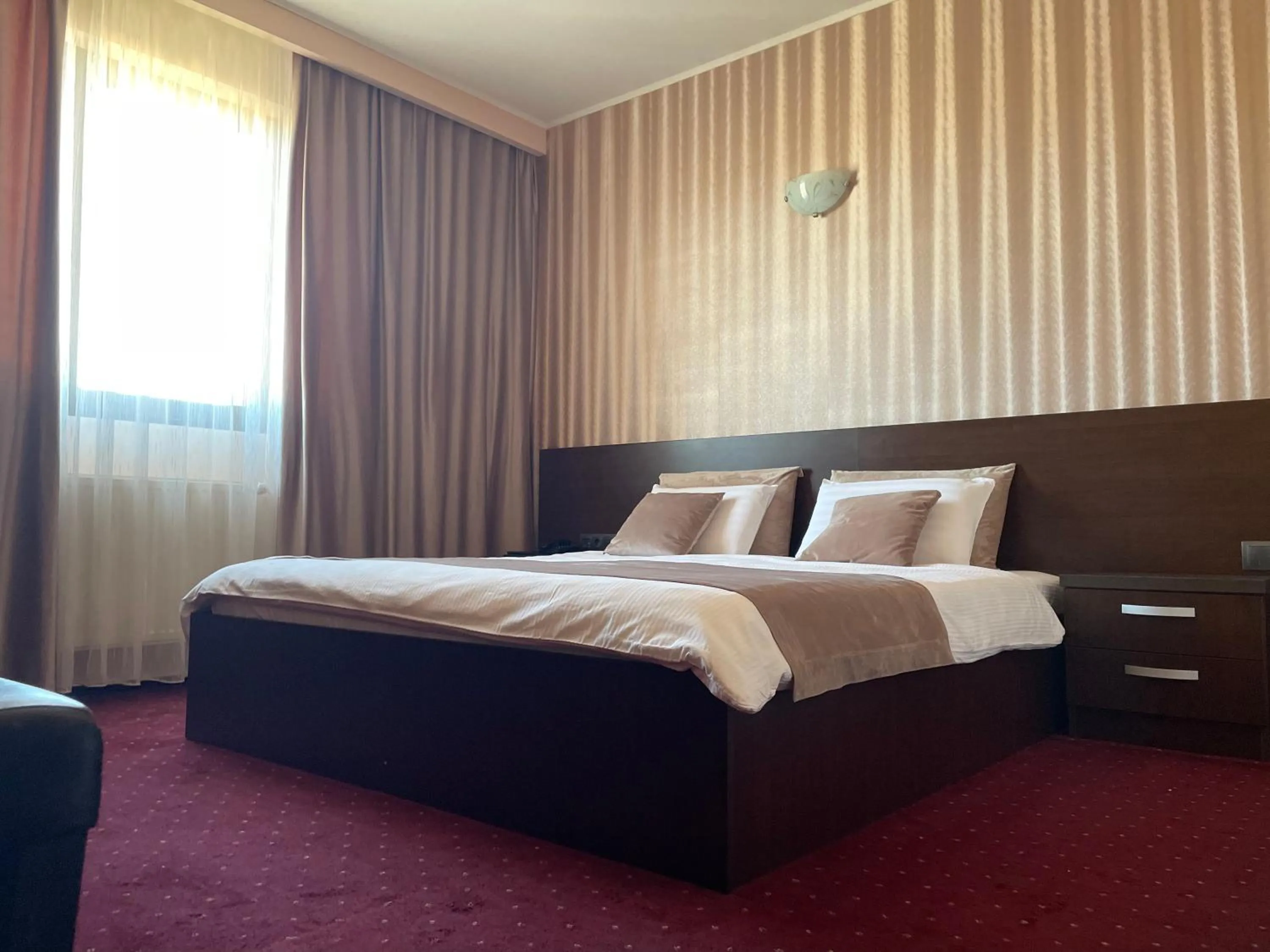 Shower, Bed in Hotel Athos