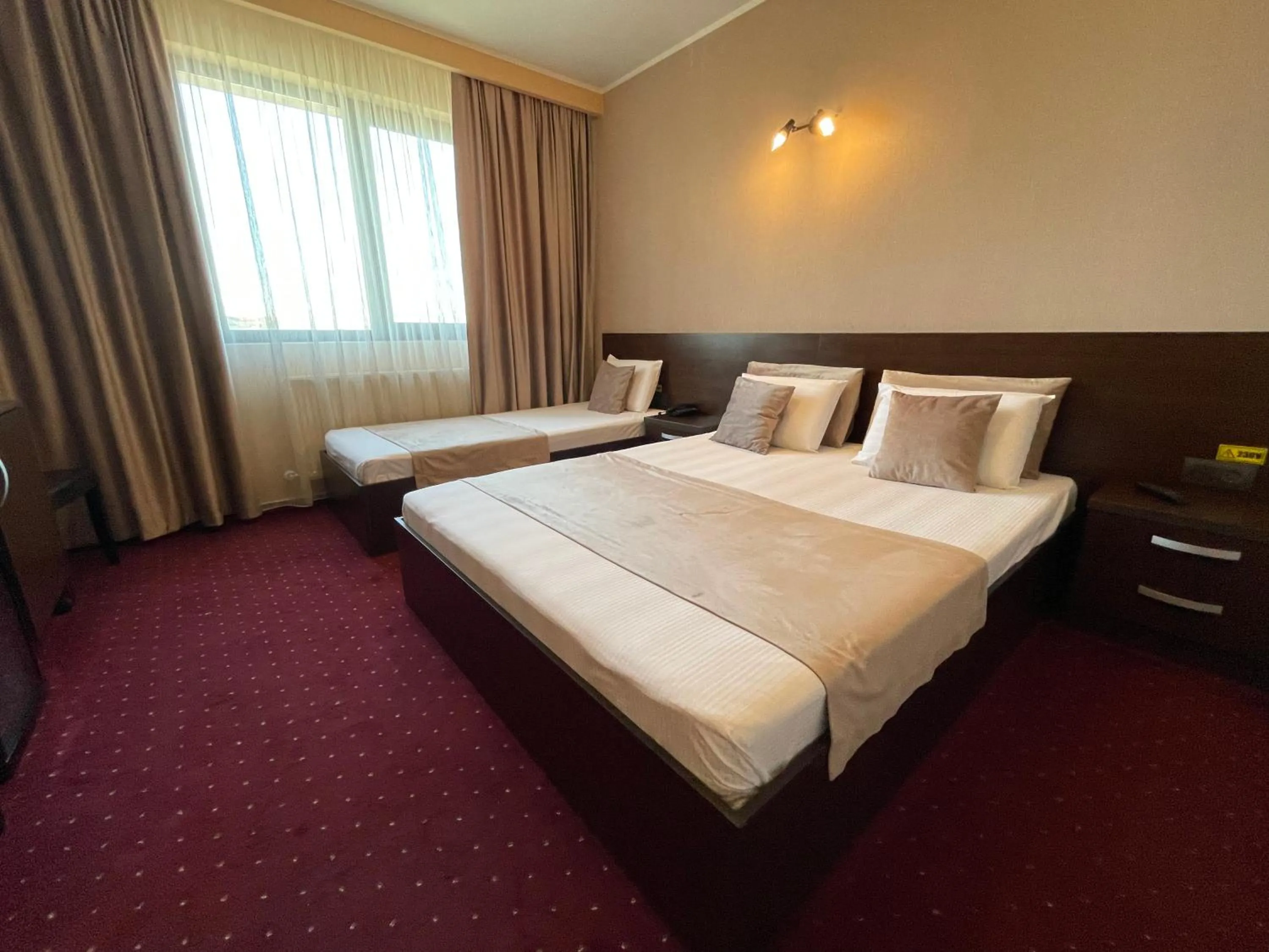 Shower, Bed in Hotel Athos