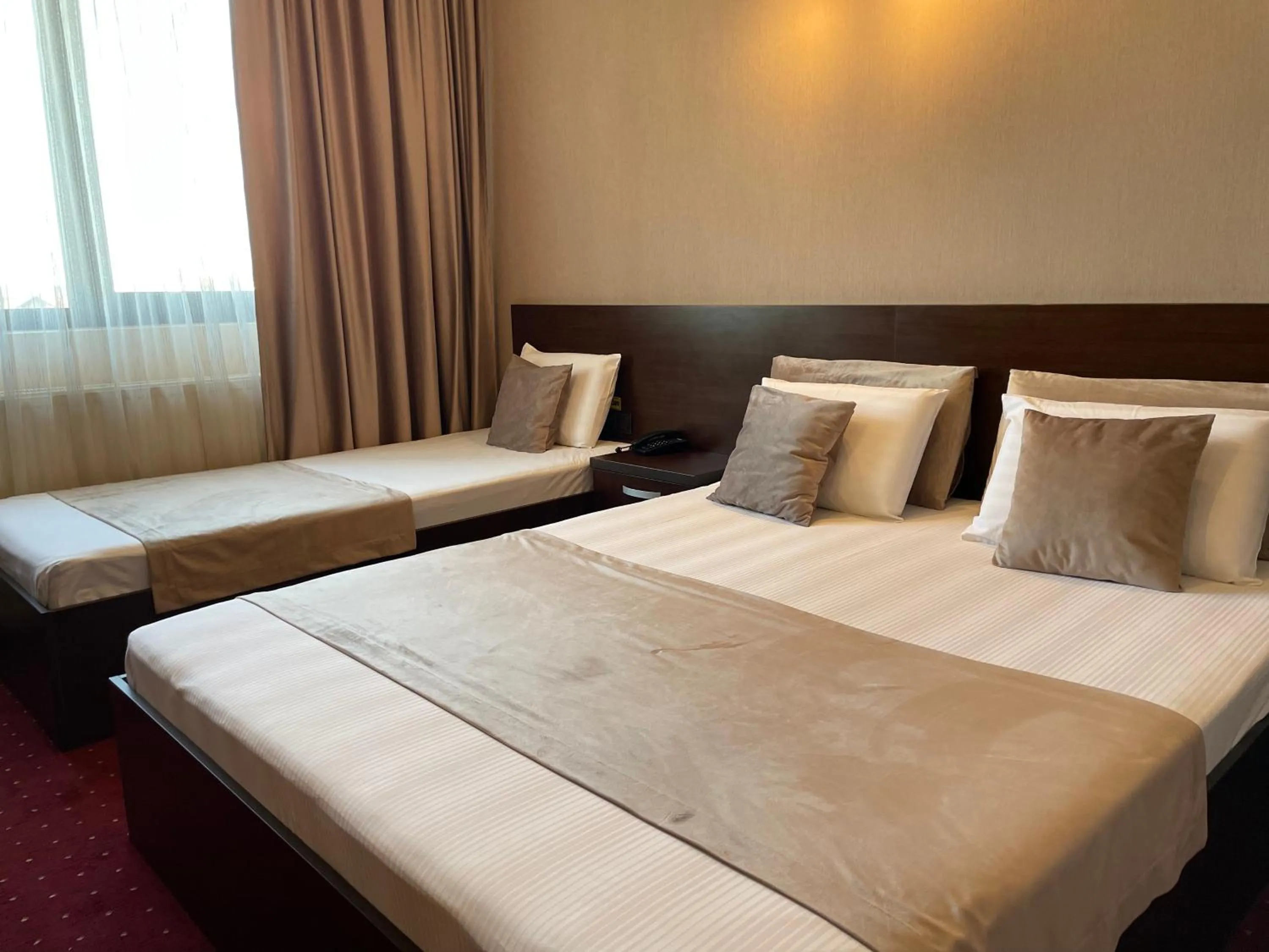 Shower, Bed in Hotel Athos