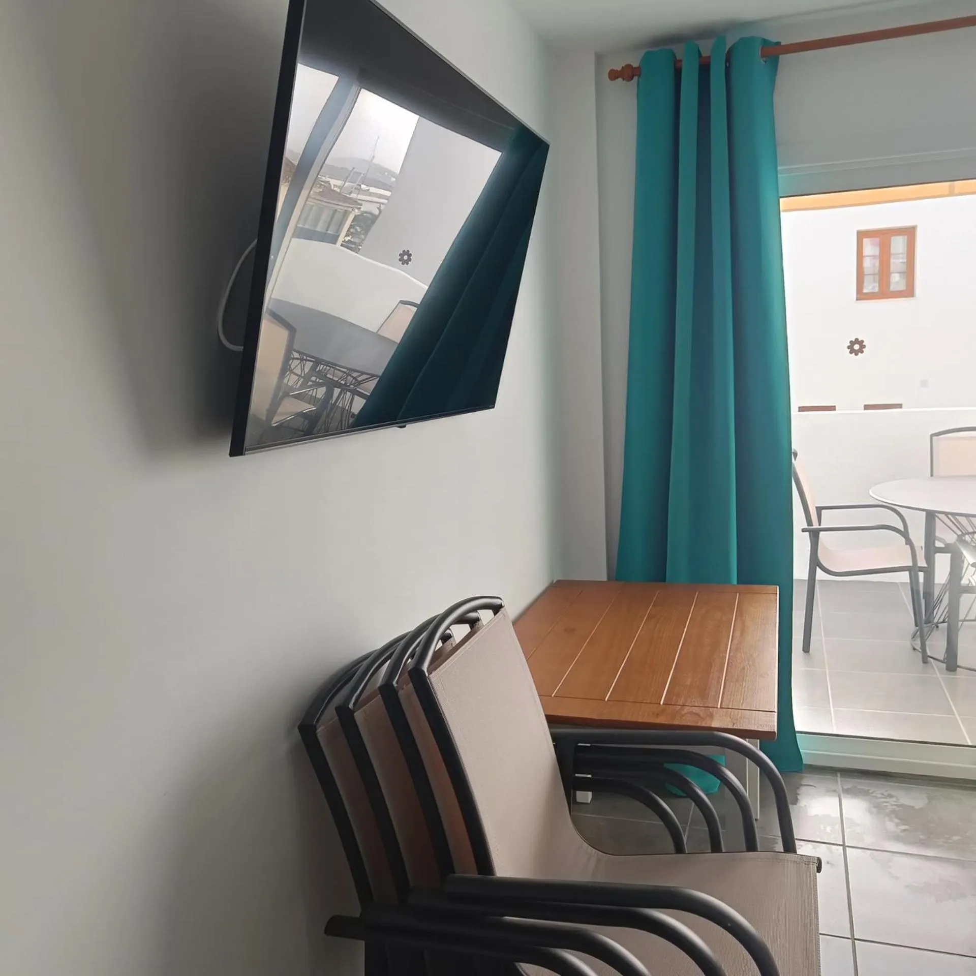 Dining area in Duquesa Harbour Club Aparthotel