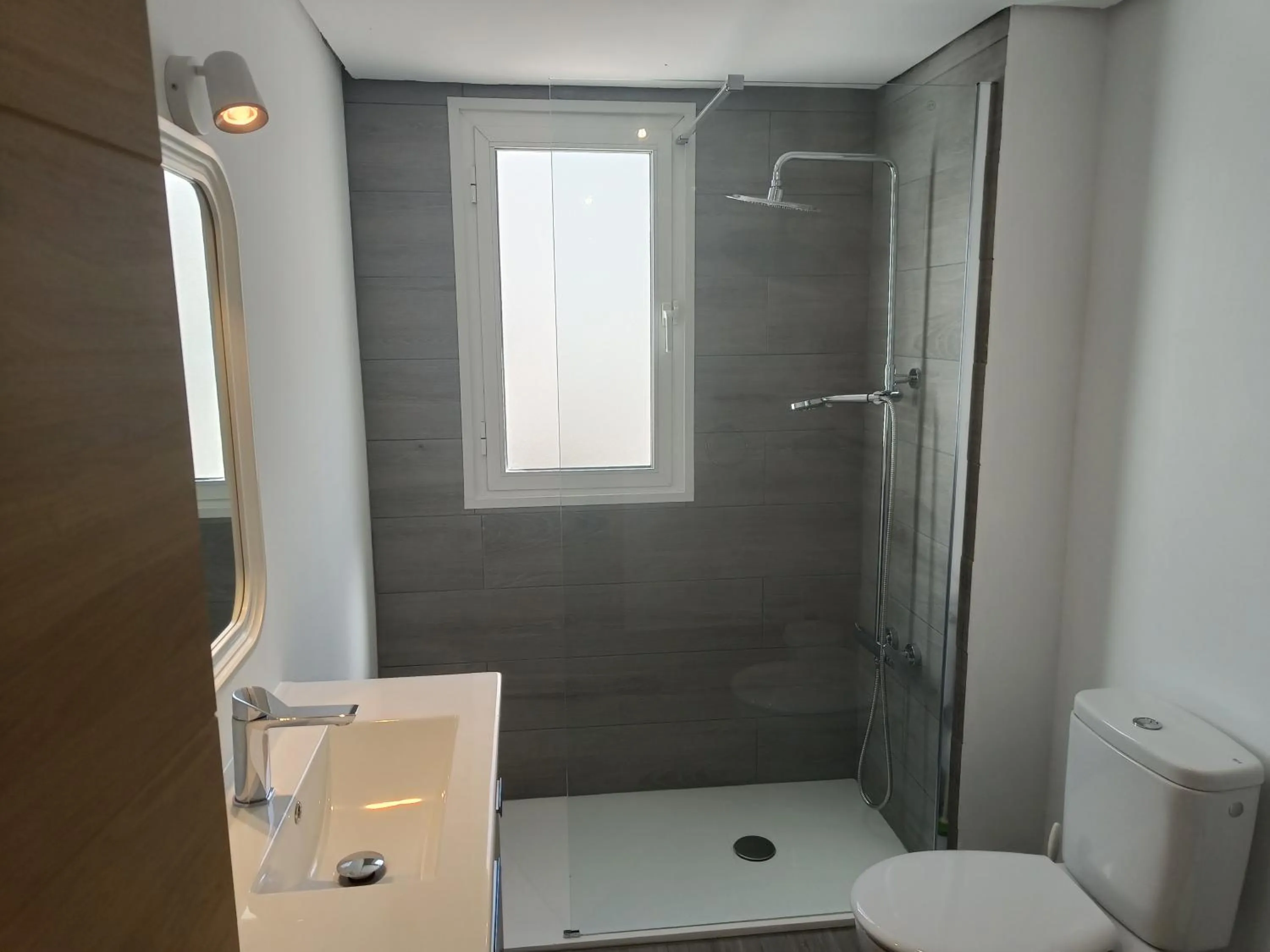 Shower in Duquesa Harbour Club Aparthotel