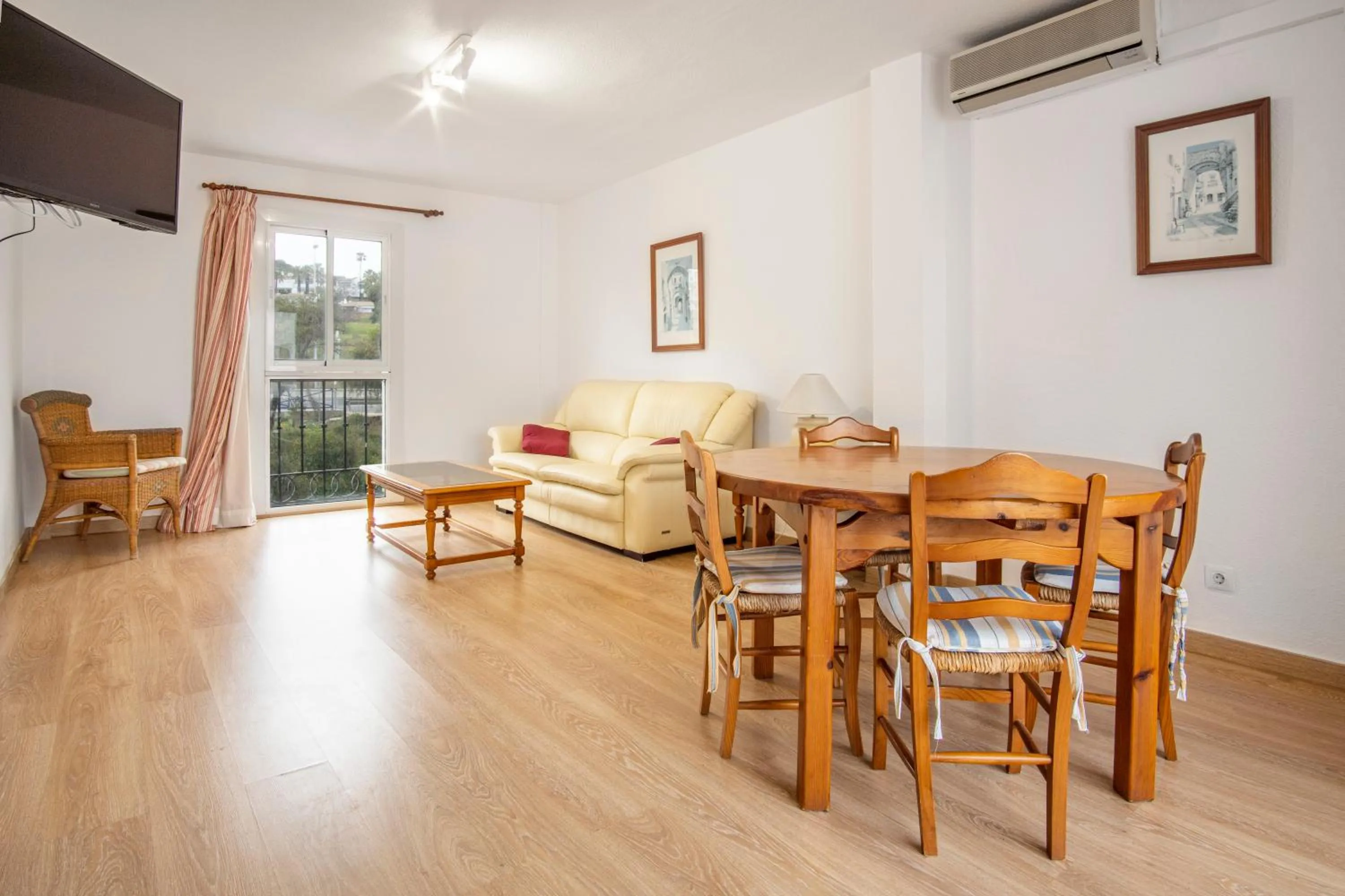 TV and multimedia in Duquesa Harbour Club Aparthotel