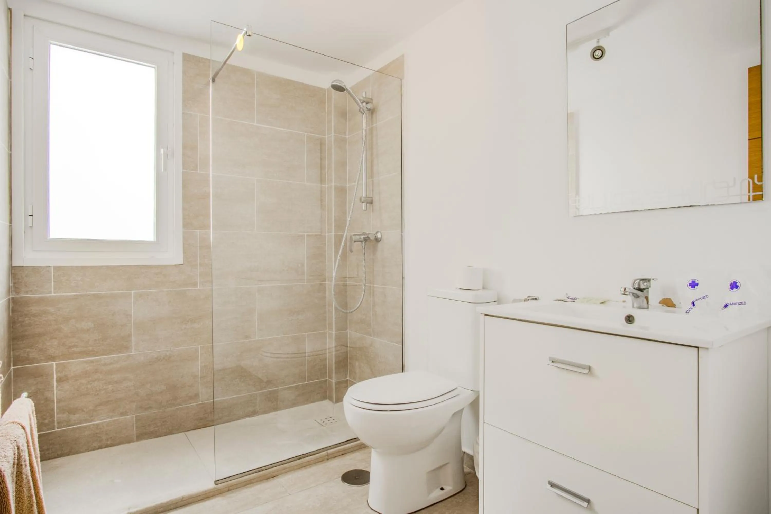 Shower in Duquesa Harbour Club Aparthotel