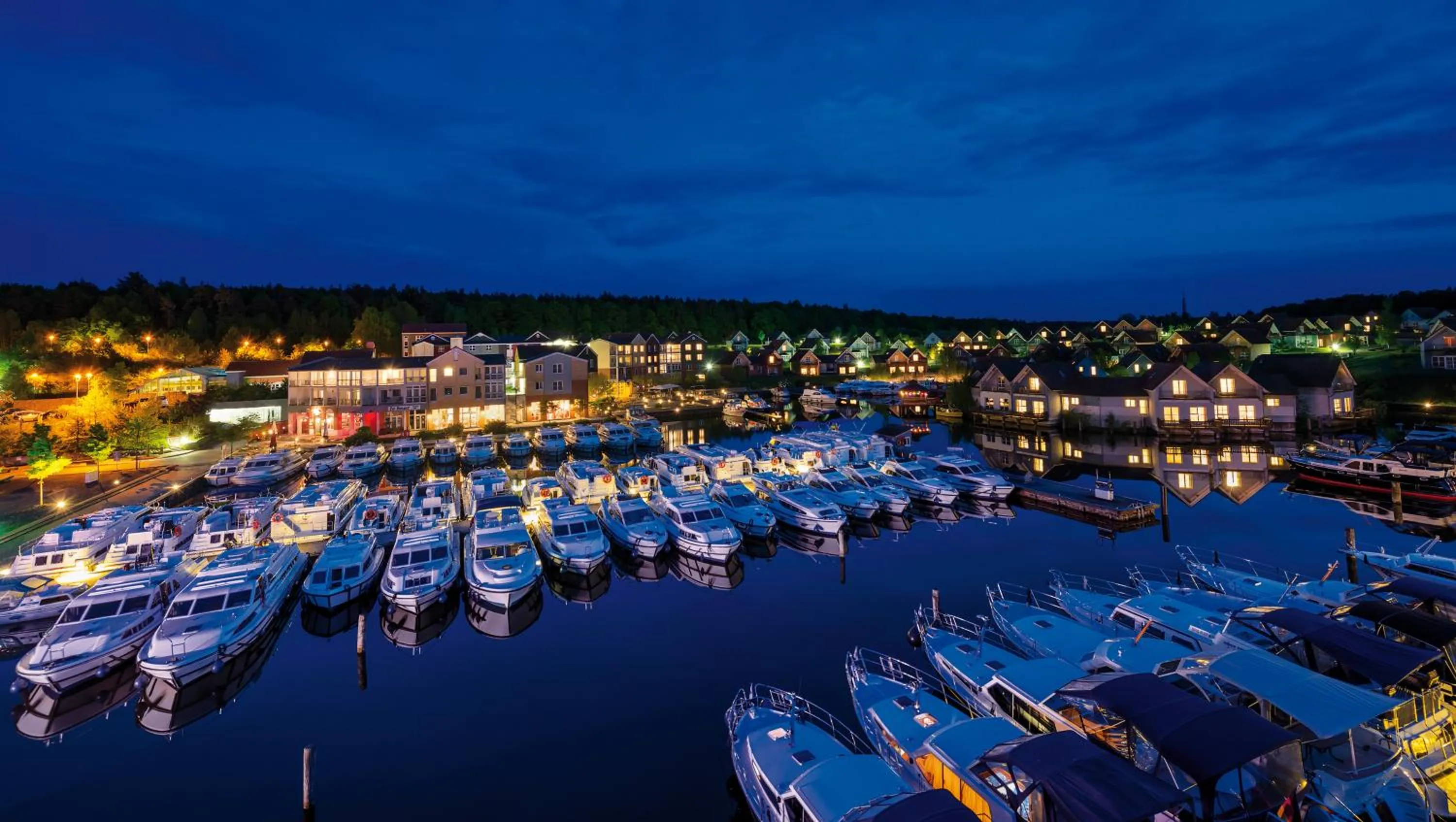 Facade/entrance in Precise Resort Marina Wolfsbruch - Familienapartments