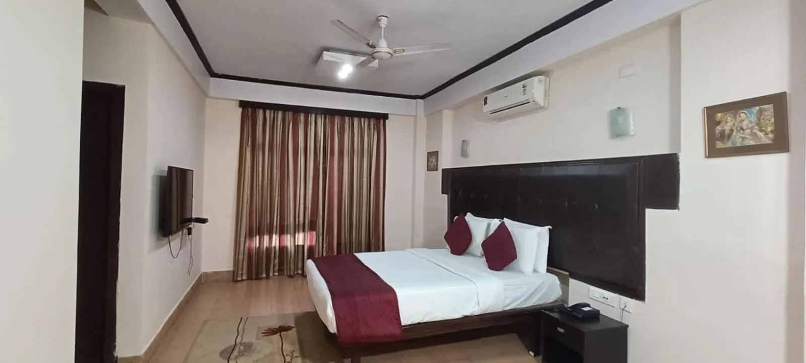 Bed in Polo Tura Hotel