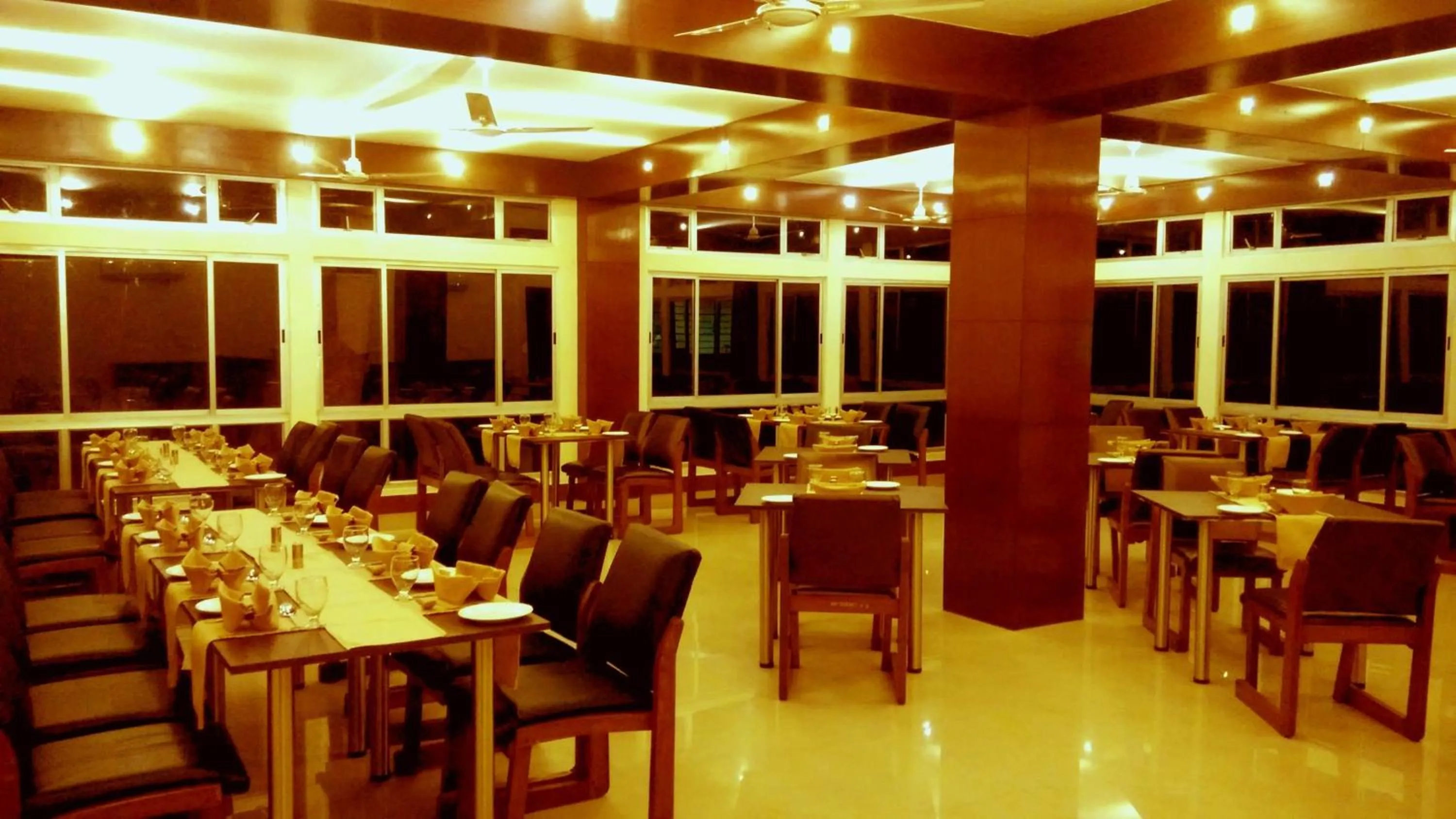 Restaurant/places to eat in Polo Tura Hotel