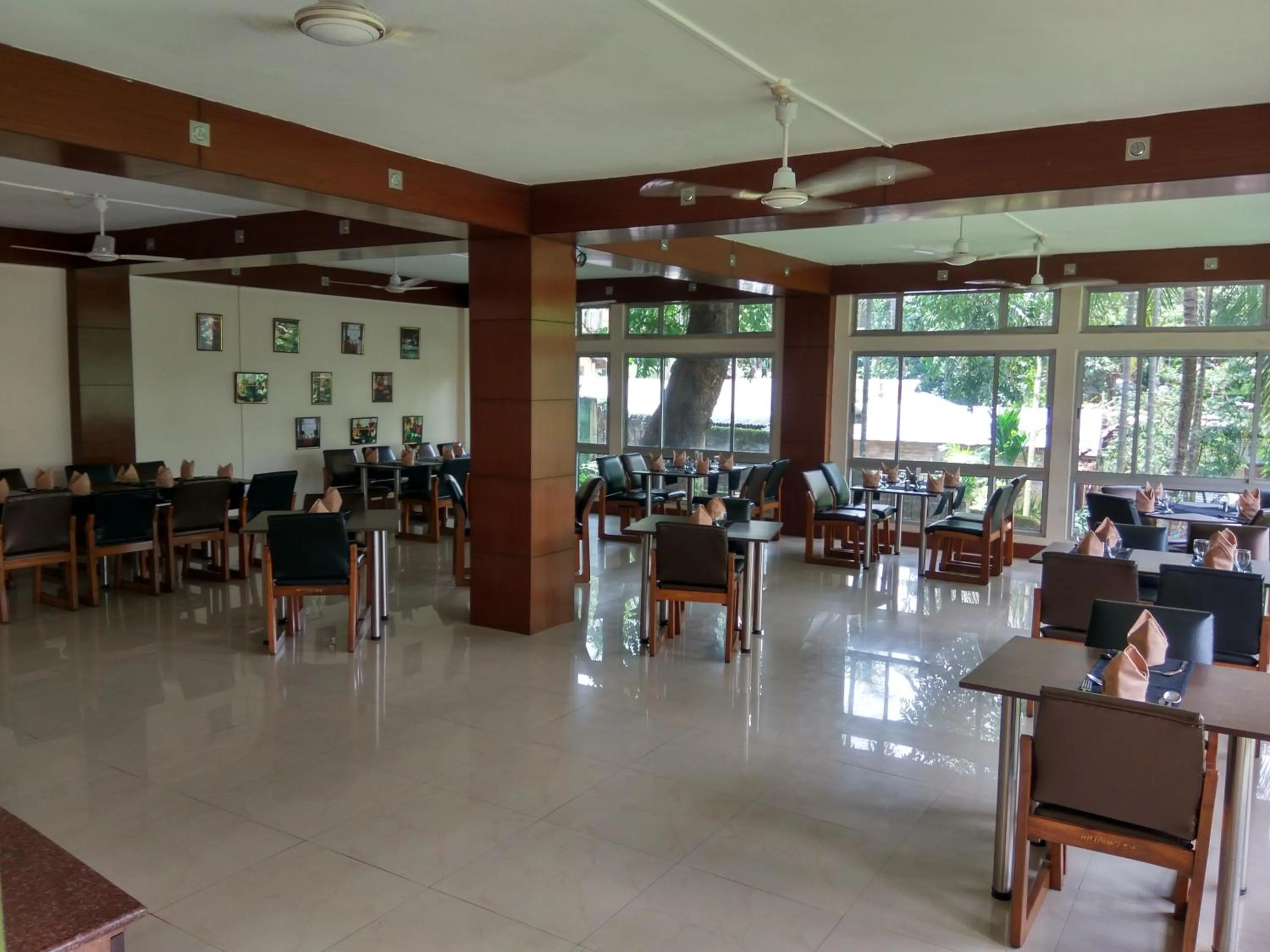 Restaurant/places to eat in Polo Tura Hotel