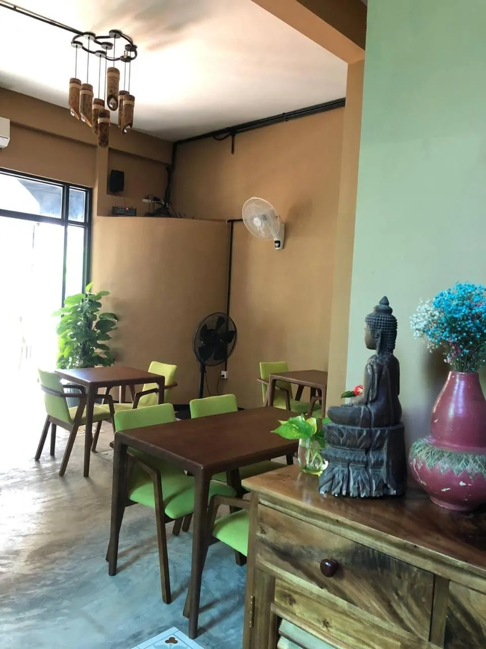 Restaurant/places to eat in Bat Chum Villa