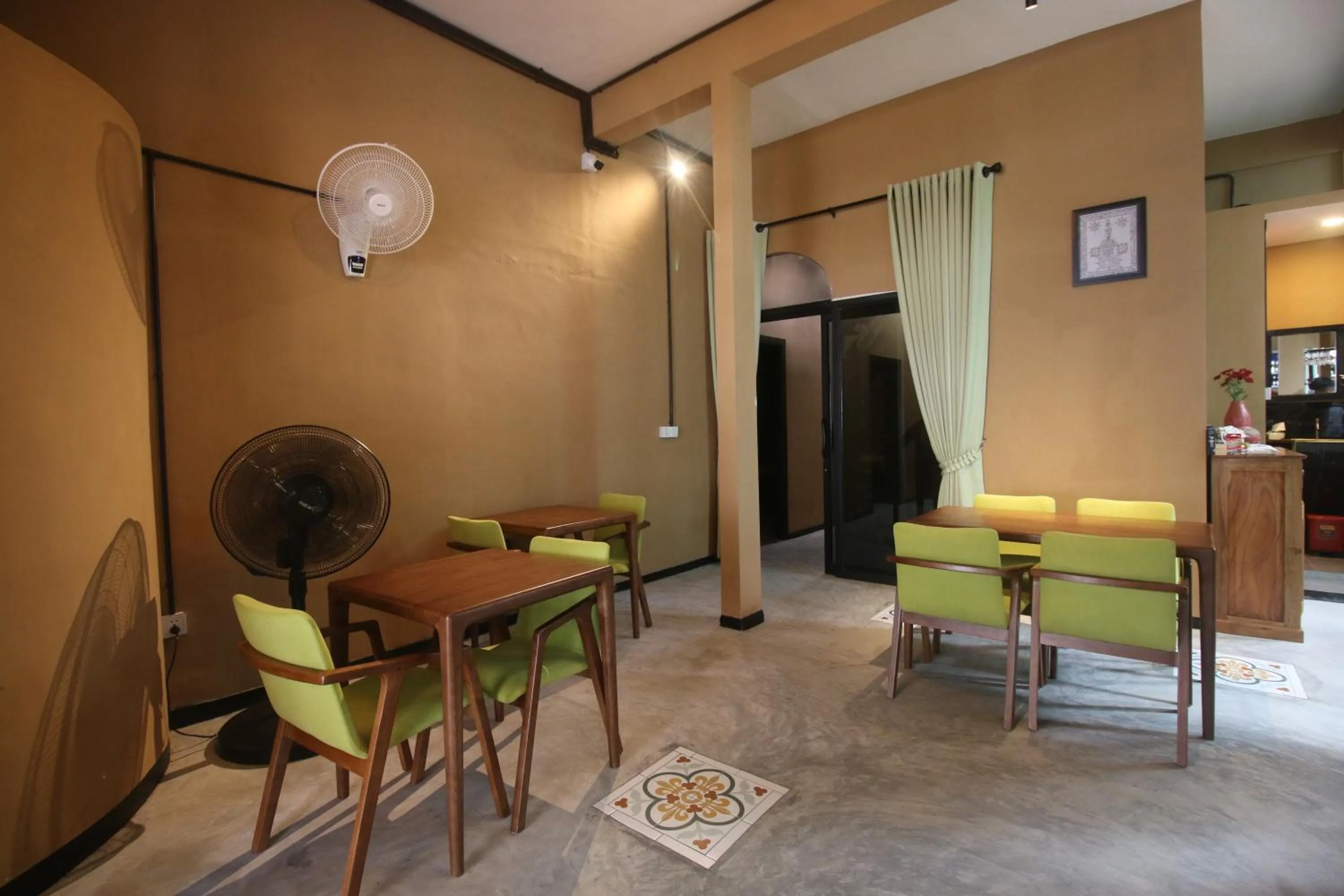 Restaurant/places to eat in Bat Chum Villa