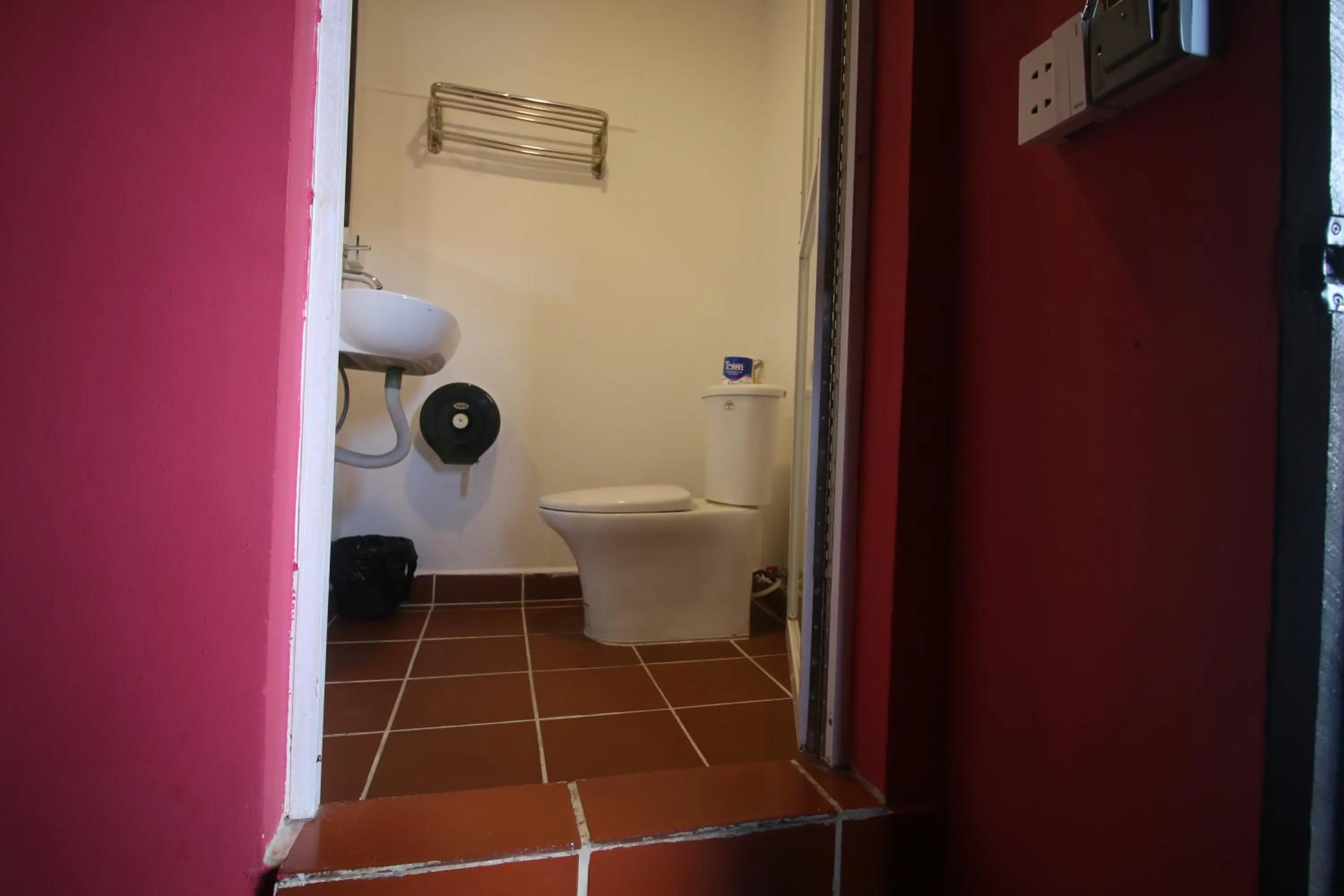 Toilet in Bat Chum Villa