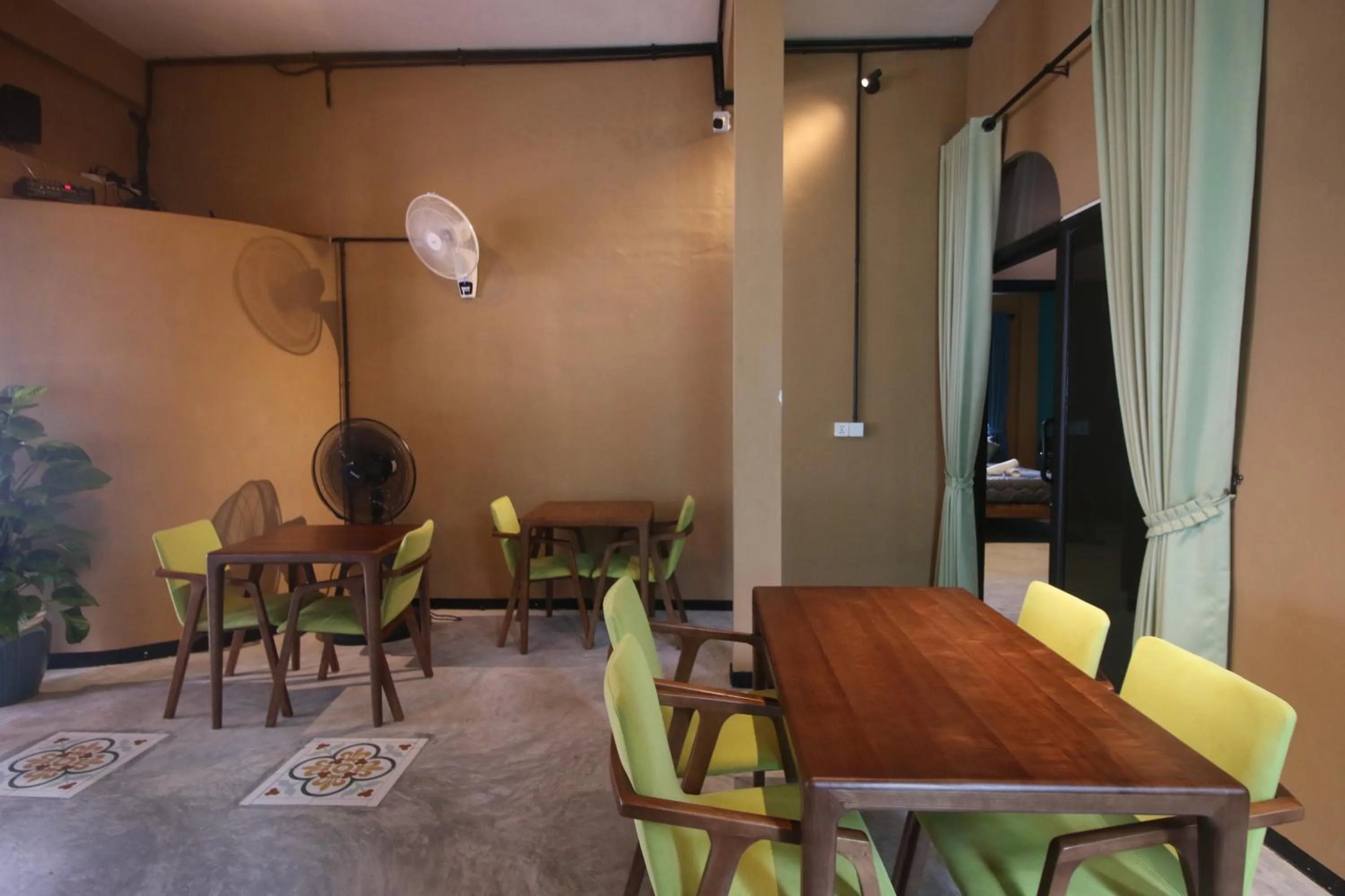 Restaurant/places to eat in Bat Chum Villa