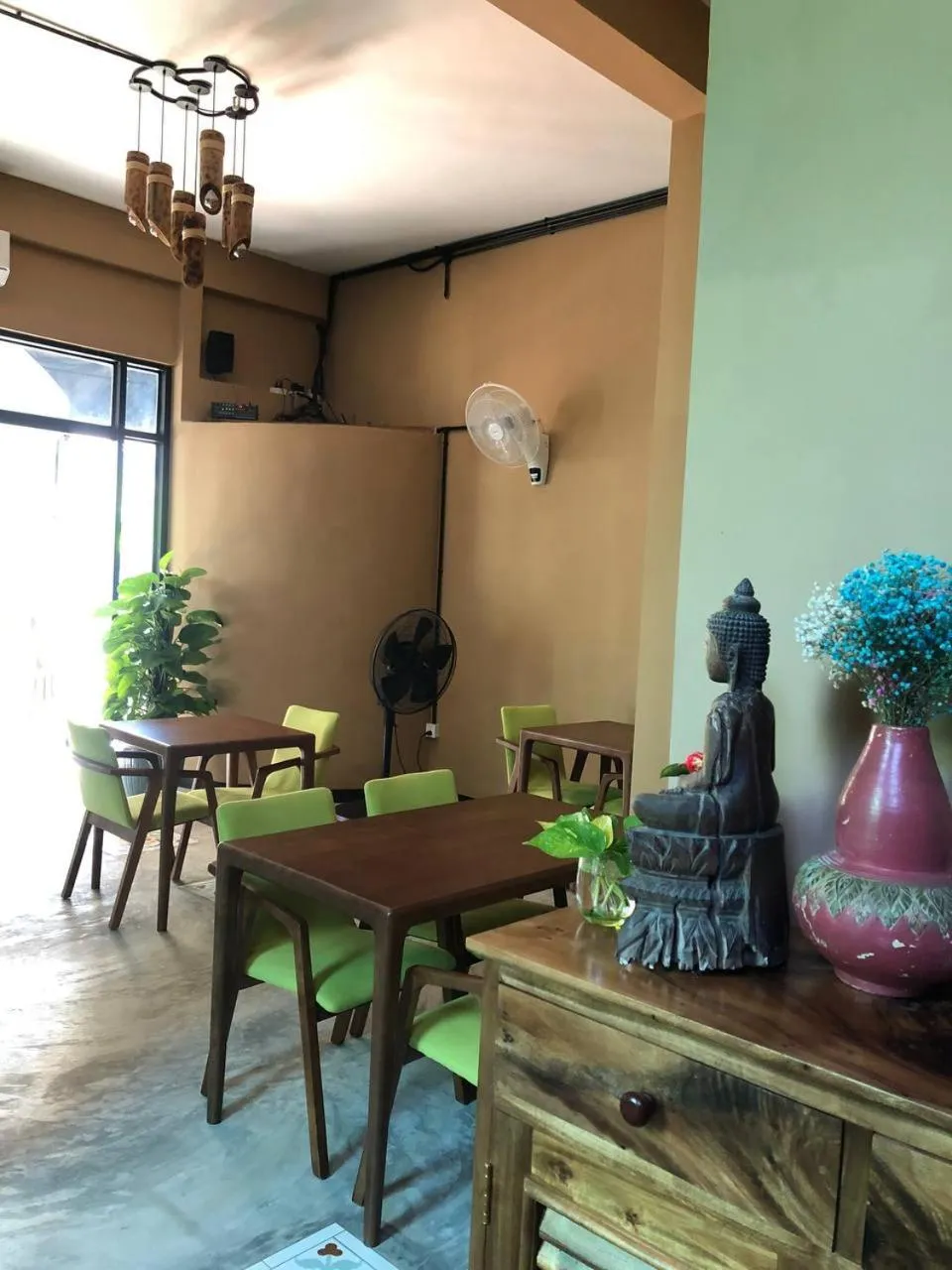 Restaurant/places to eat in Bat Chum Villa