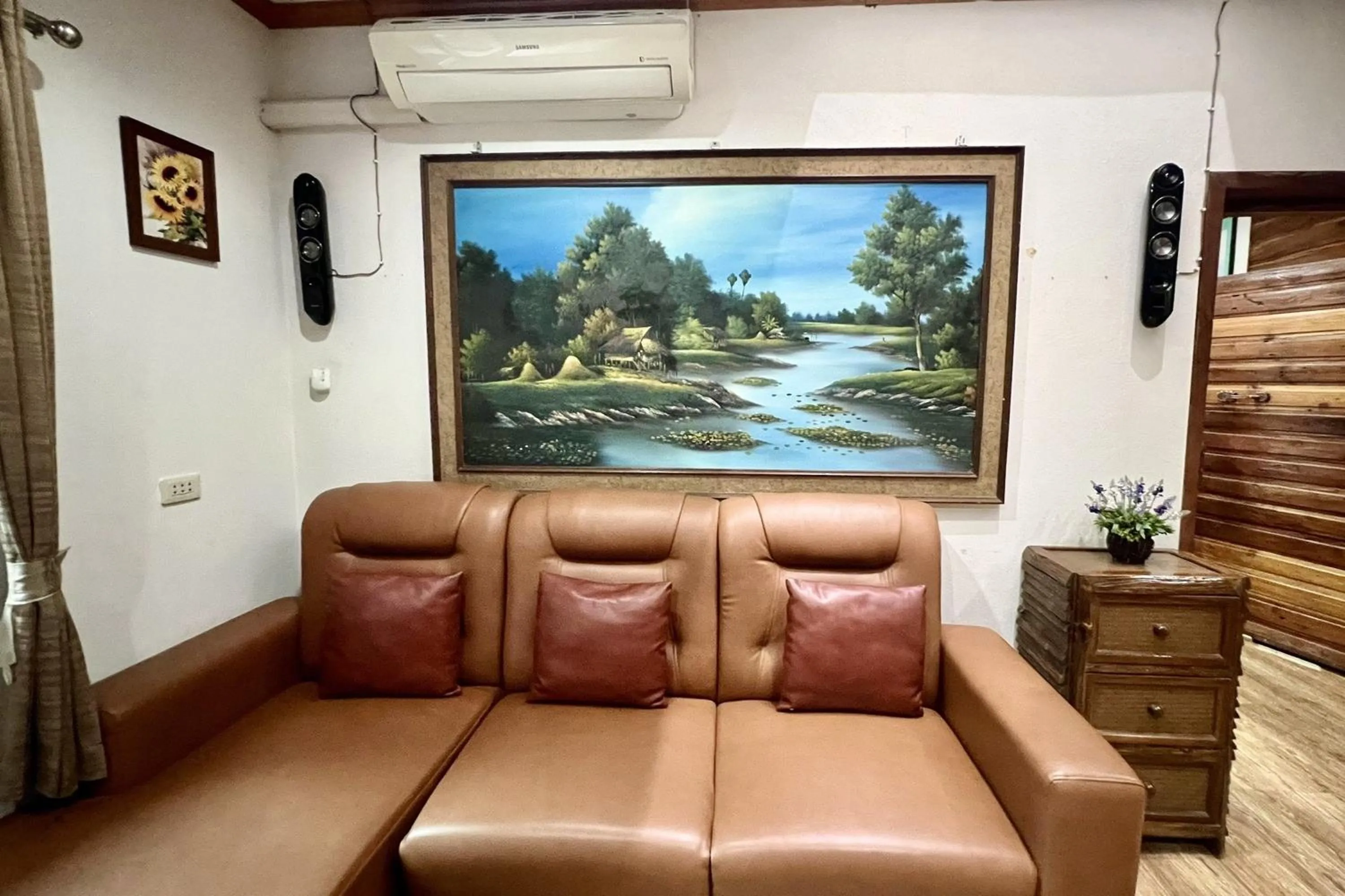 Seating area in The Cascade - Mae Taeng Waterfall Bungalows