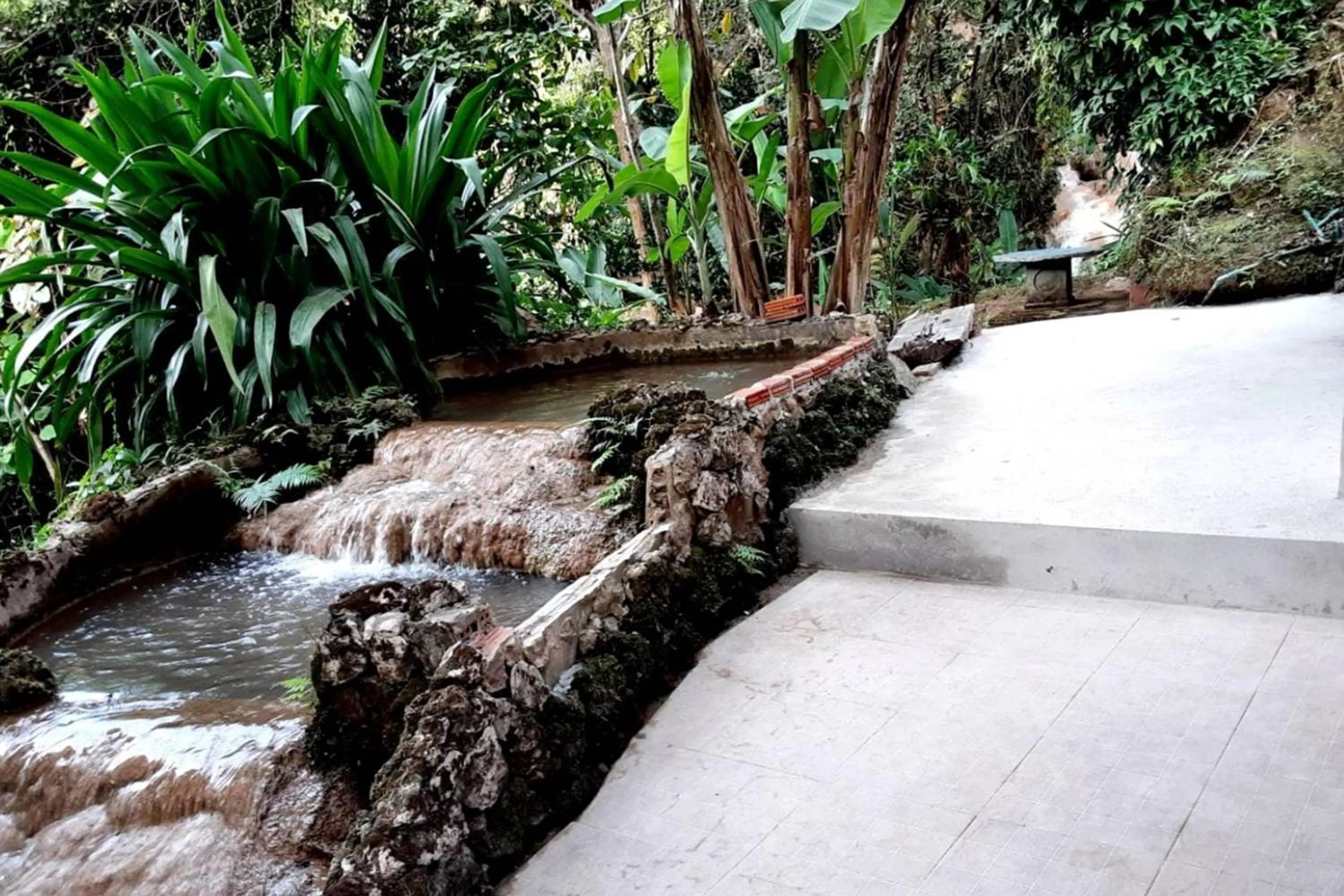 Area and facilities in The Cascade - Mae Taeng Waterfall Bungalows