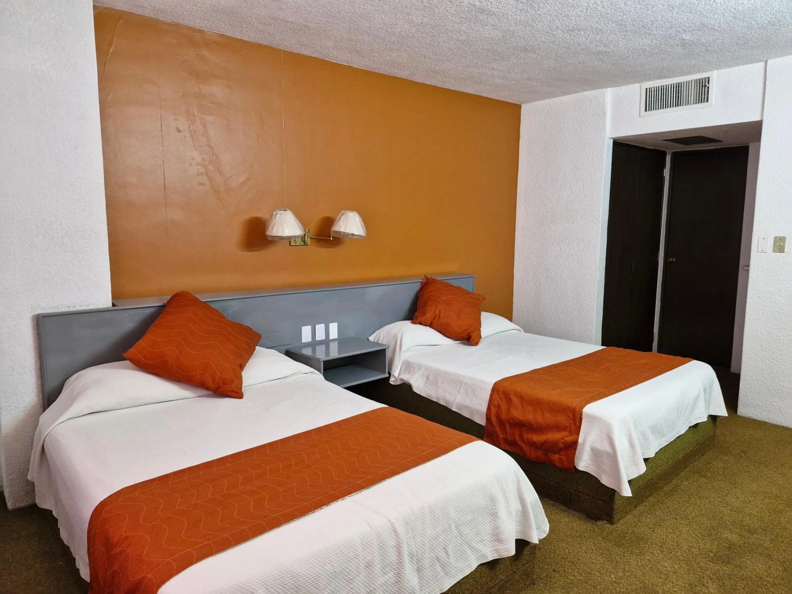 Photo of the whole room, Bed in Parador del Río Irapuato