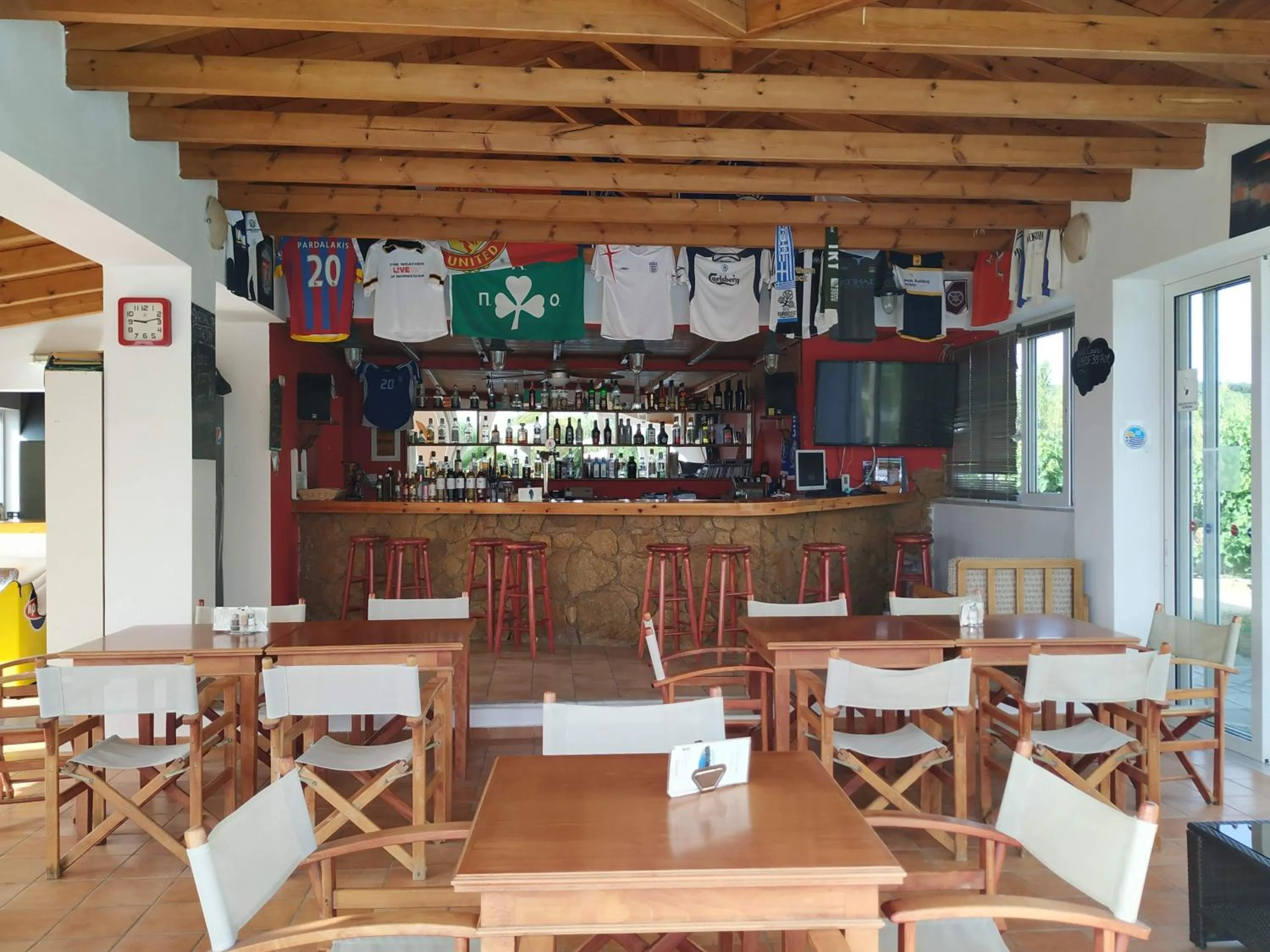 Restaurant/places to eat in Pardalakis Studios