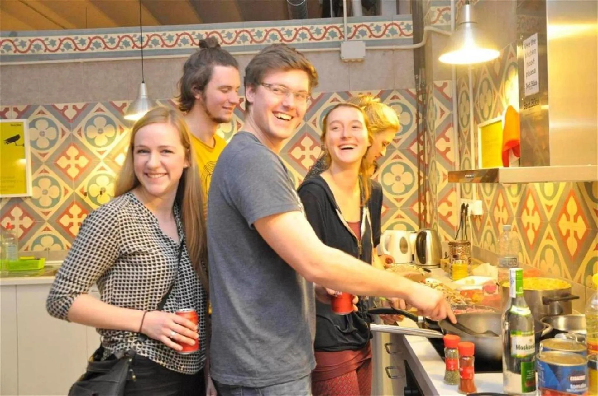 Dining area in Bed & Bike Barcelona